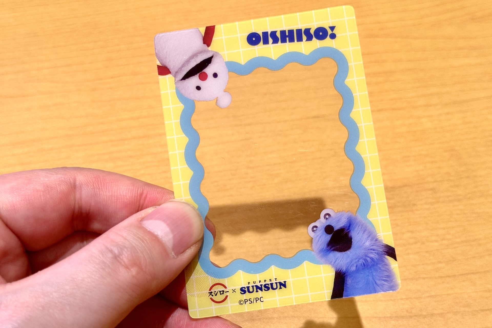 いずれのカードもスンスンらしいポップなフレームがデザインされている