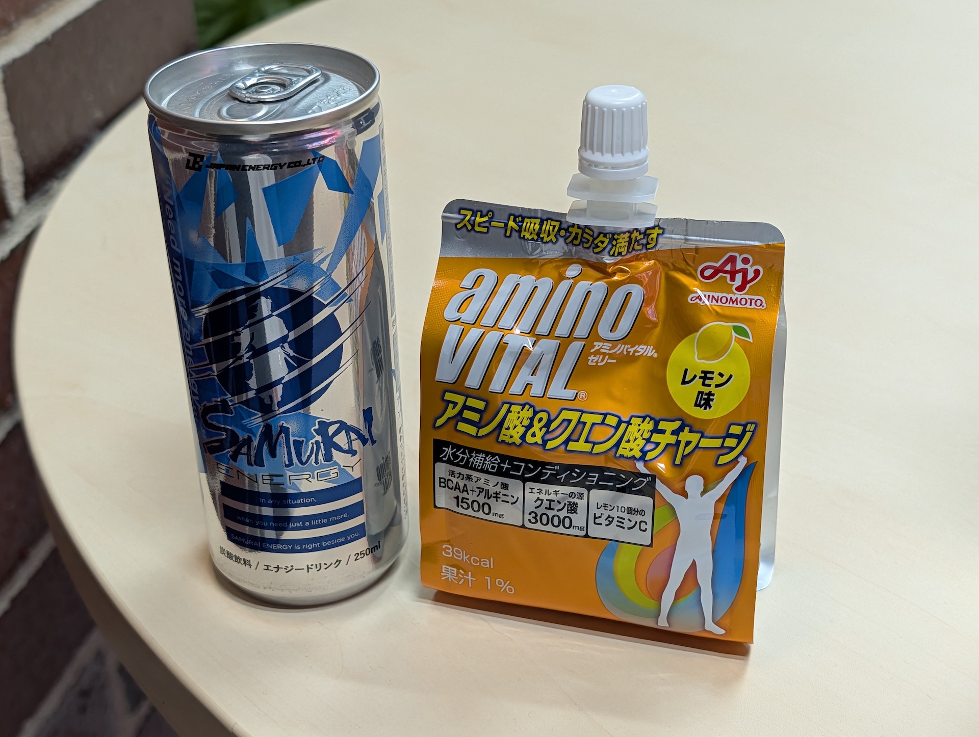 来場者には、豪華全24ページ、フルカラーの公式パンフレットに加えて、「SAMURAI ENERGY」と味の素の「アミノバイタル」がプレゼントされた