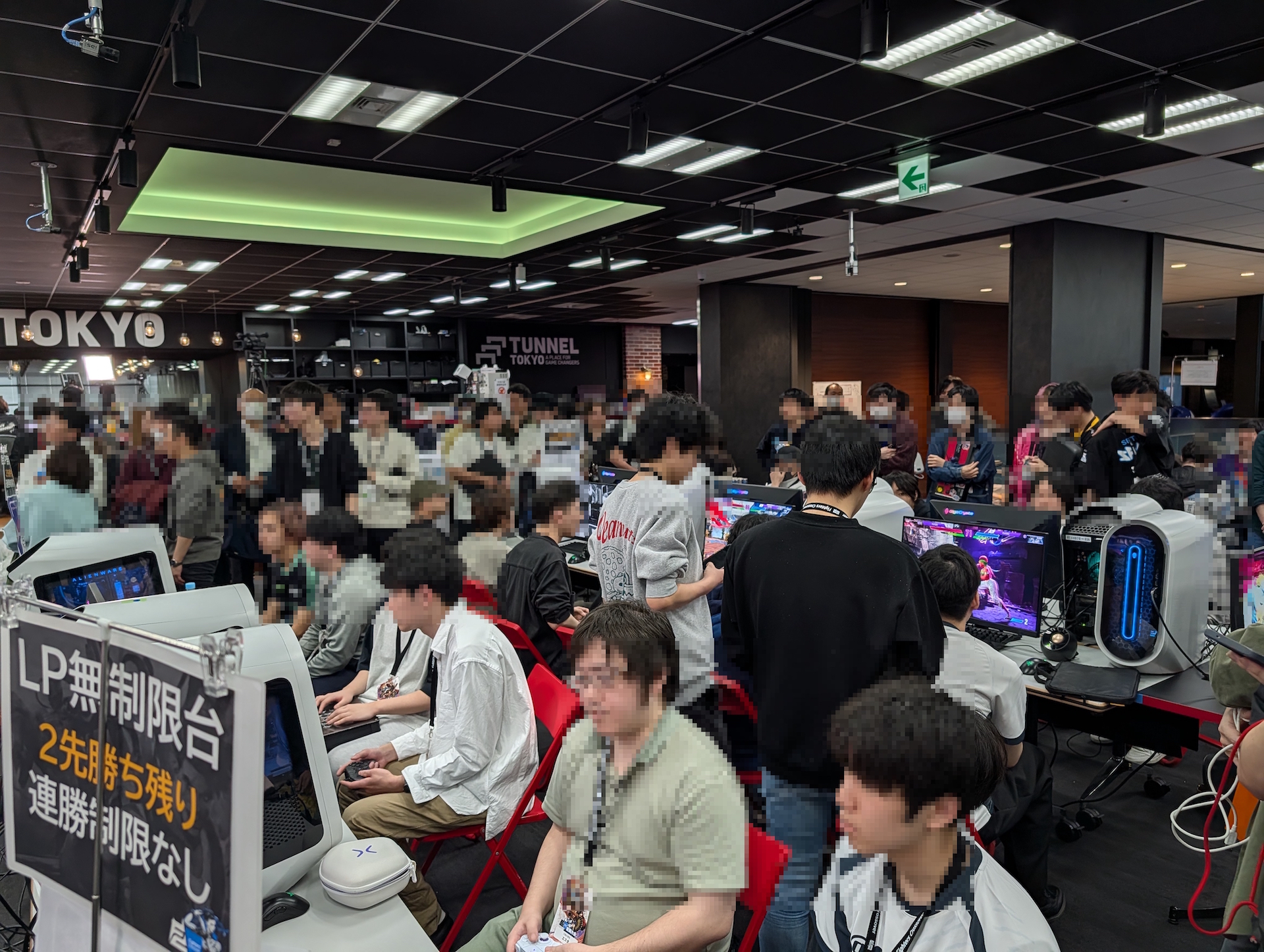 盛り上がりを見せる対戦台は常に大盛り上がり