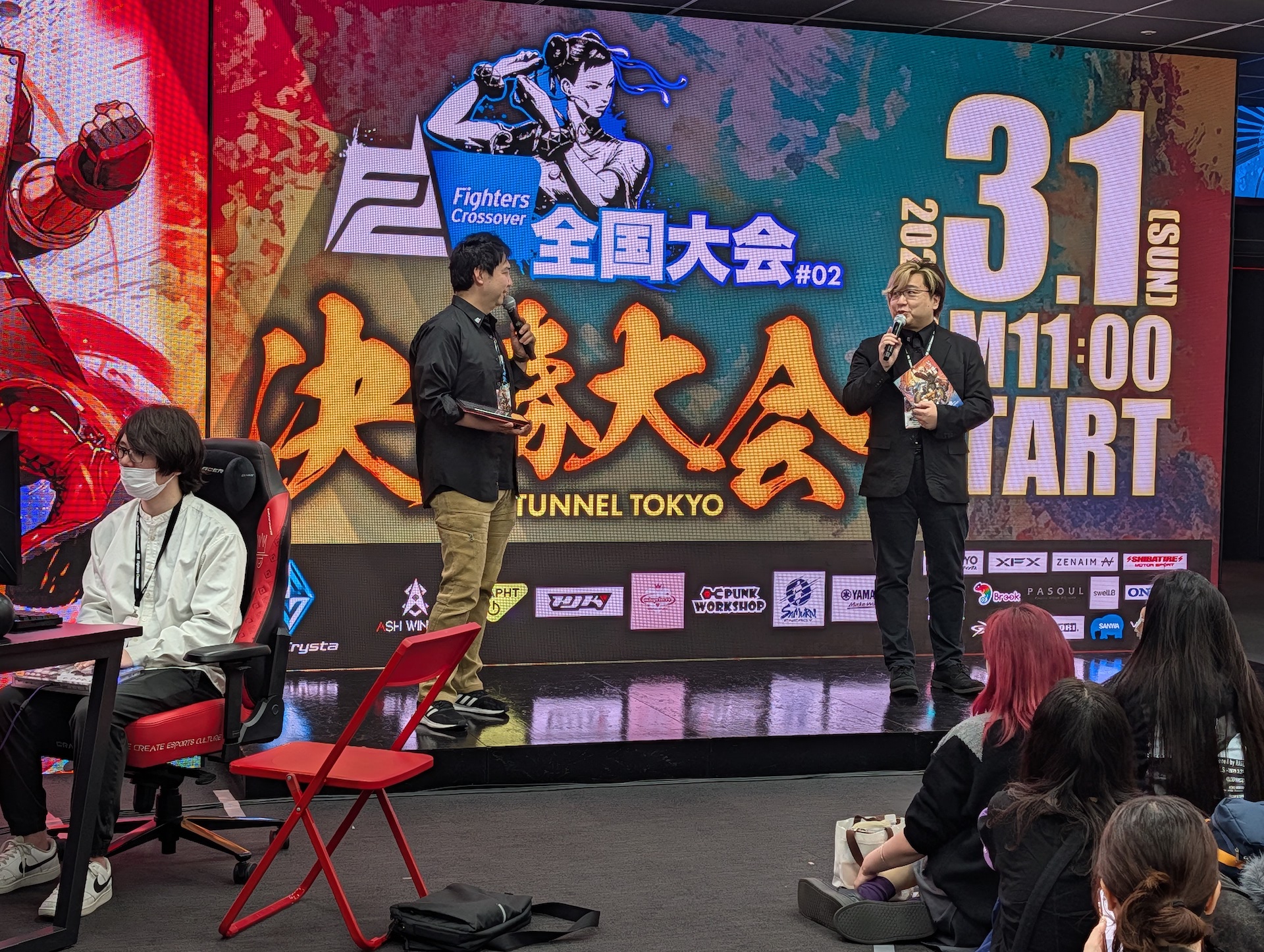 オープニングトークより。メインMCのコーリーと主催のかげっち氏による軽妙なやり取りで進行していく