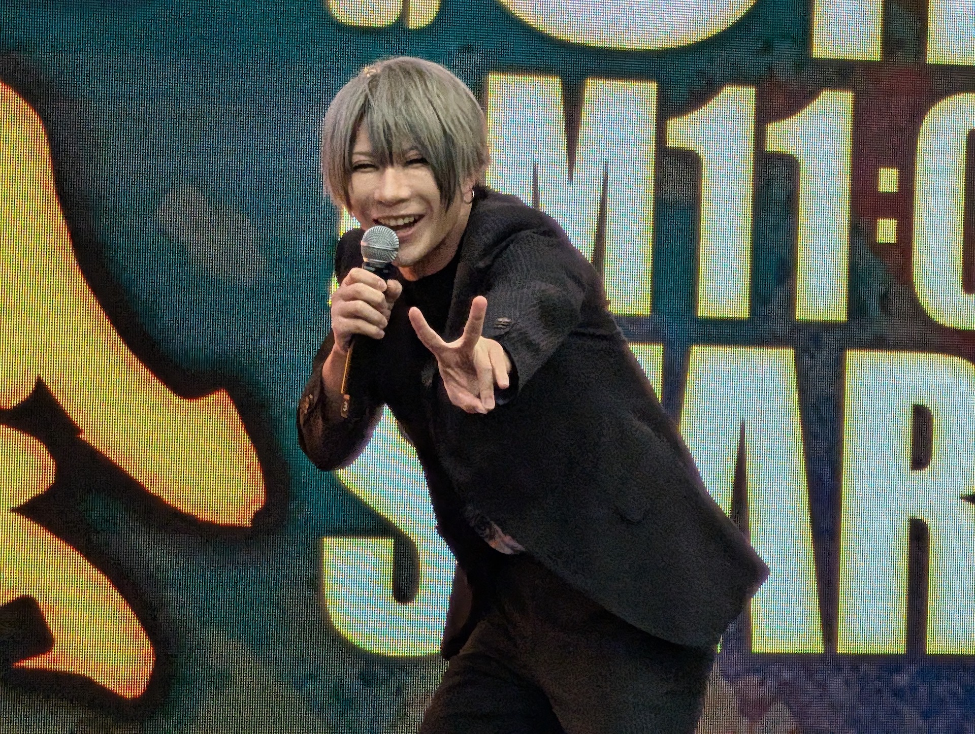 アイ・オー・データ機器の「Gigacrysta」とスポンサー契約していることから歌広場淳さんが登場！ 配信のコメンテーターやプレゼンターとして活躍するとした。観戦している来場者たちに向けて「写真撮って！撮って」とアピールし、「こうでもしないとゲーマーはこっち見てくれない」とハイテンションで大騒ぎ