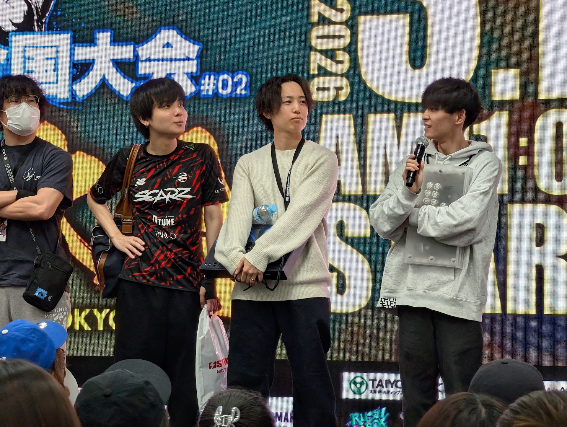 試合開始前はステージ上でチームごとに一言コメント。写真は惜しくも1回戦で敗れたみすとめーる軍団だ