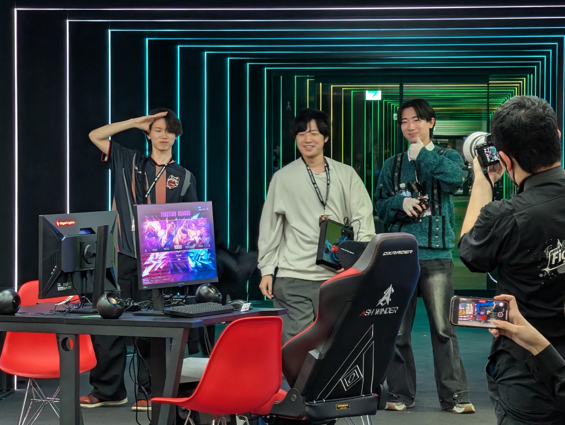 Dブロックを勝ち上がった「Jimmy1_ファイターズ最強一派」のJimmy1、アヤサカ、れ～げんの3人