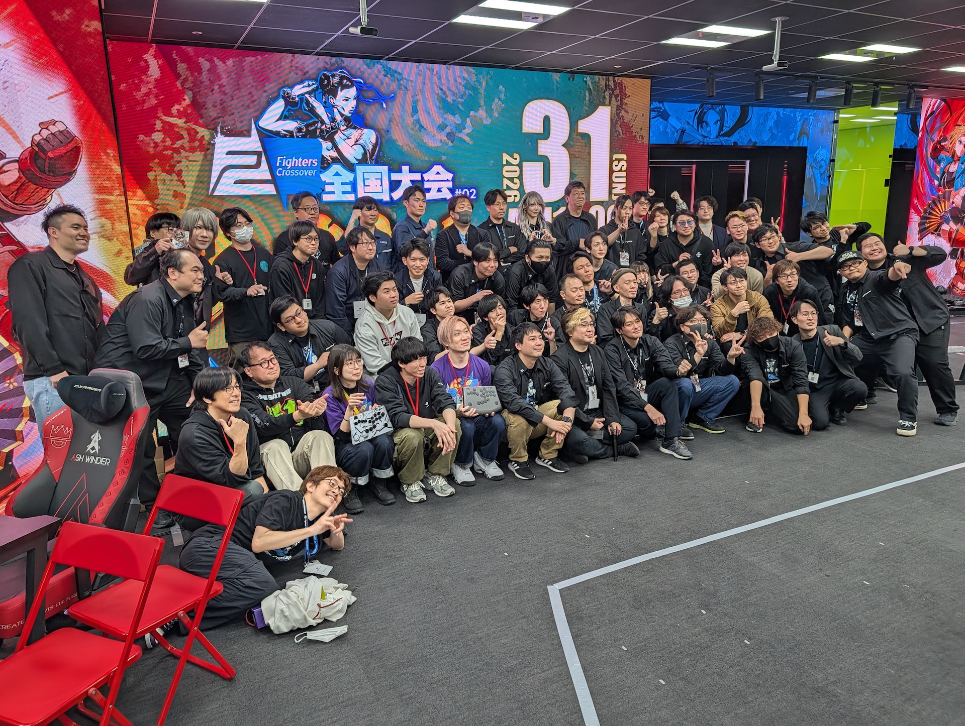 撤収作業前には、こちらも恒例のスタッフ全員集合しての記念撮影！ 今回も会場を盛り上げた運営スタッフたちに感謝！