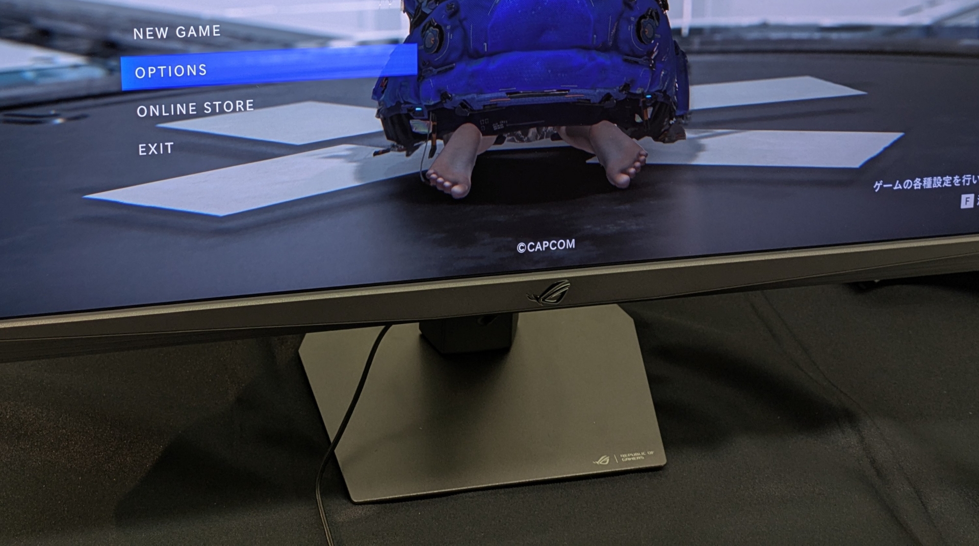 コンパクトになった平面のスタンド