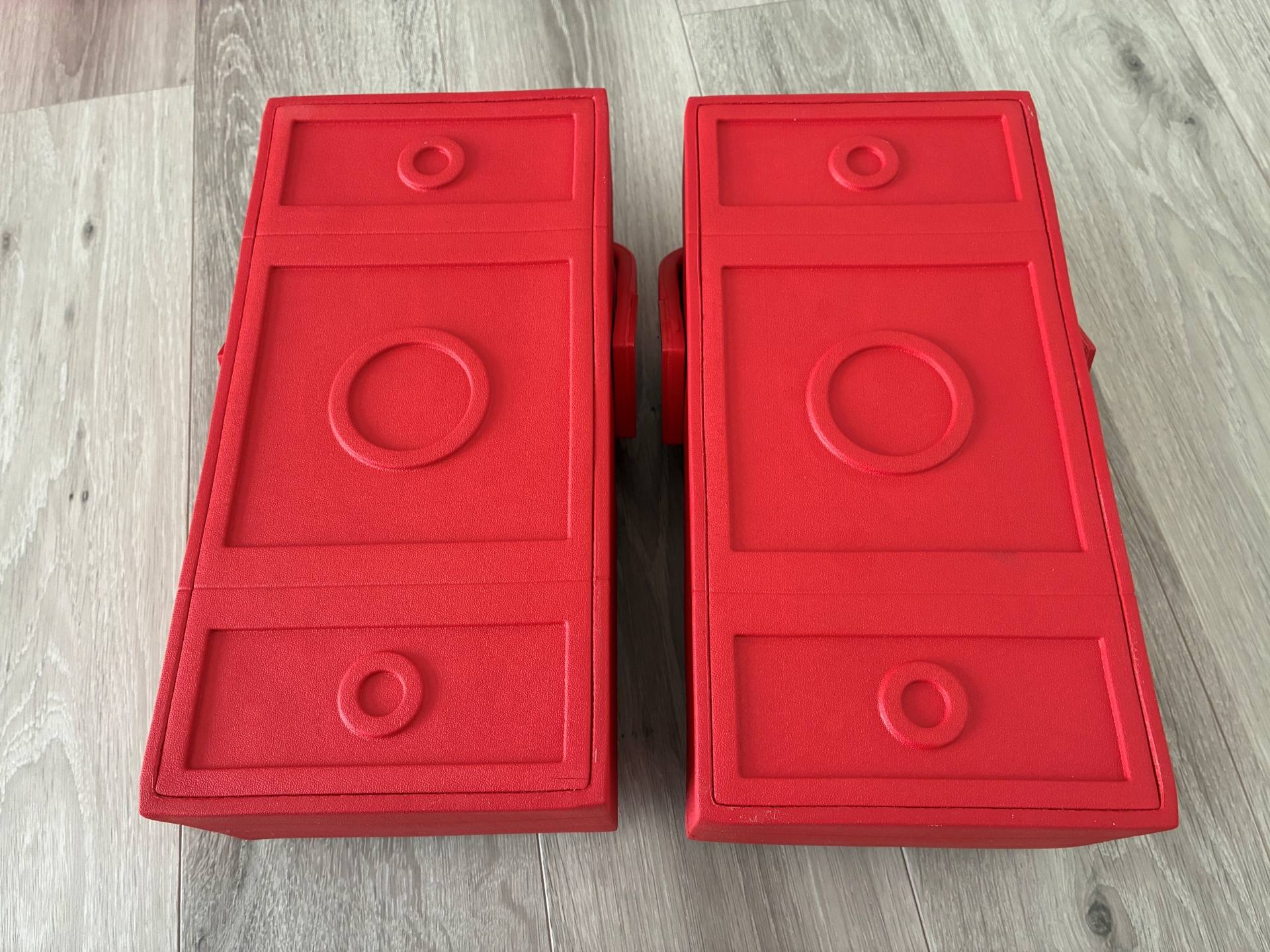 裏もレゴ ブロックデザインになっている