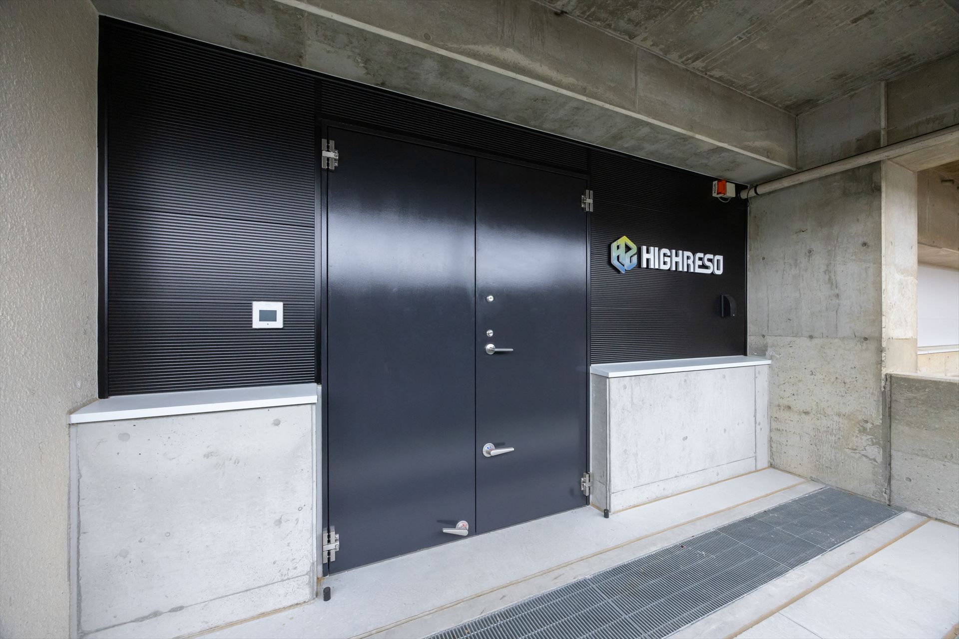 データセンターの入口。株式会社ハイレゾ提供