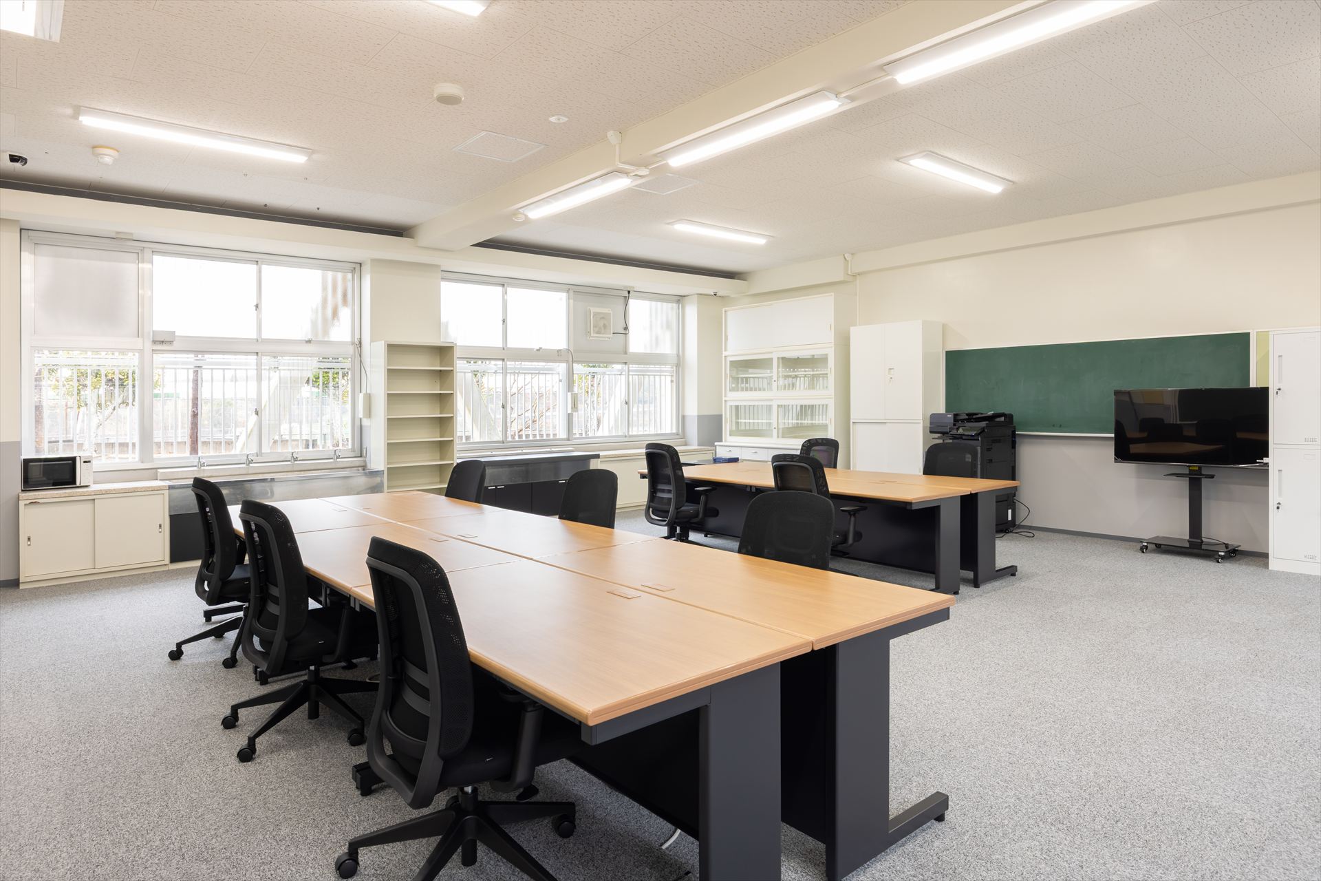 執務室の様子。株式会社ハイレゾ提供