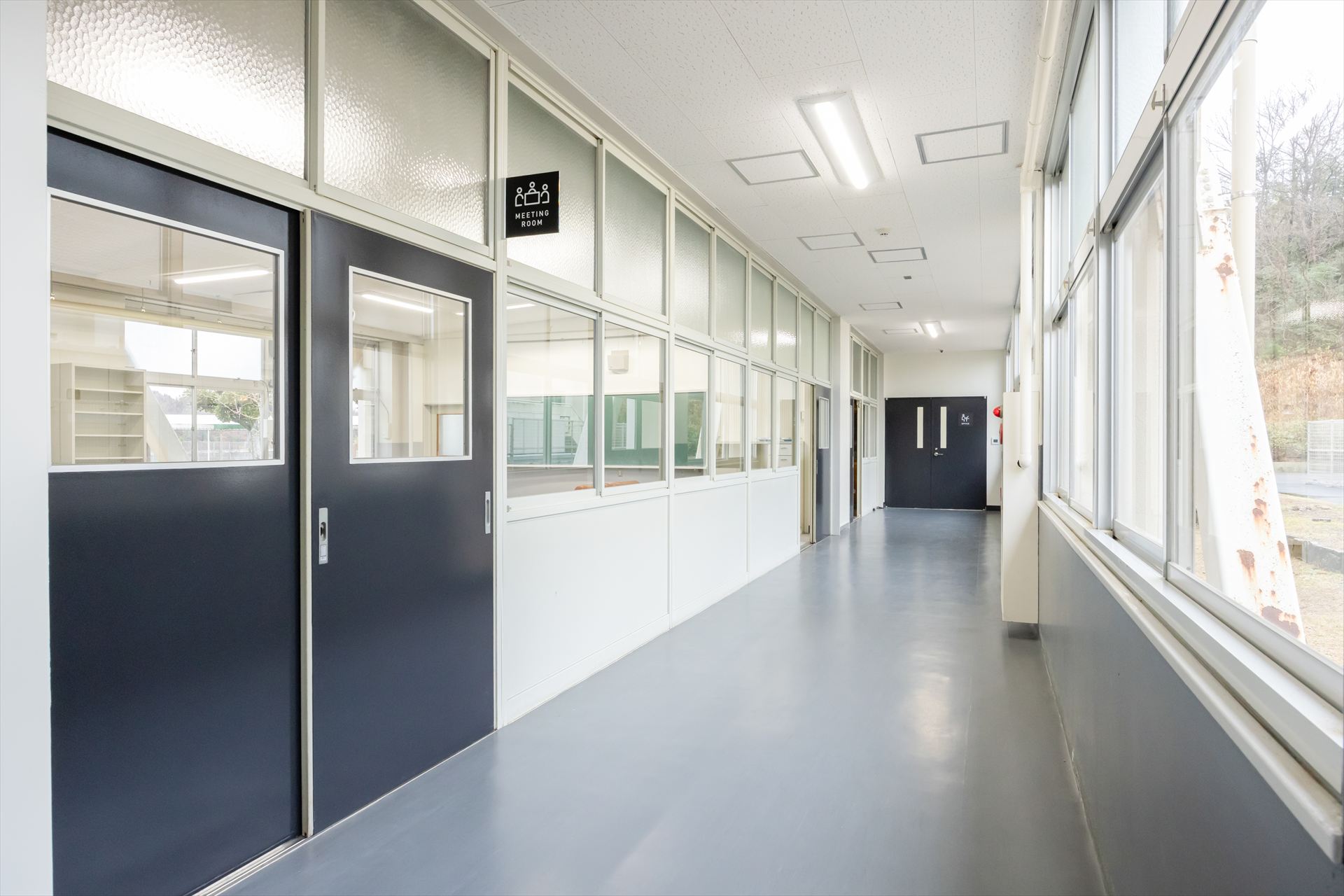 データセンター内にある会議室の入口。株式会社ハイレゾ提供
