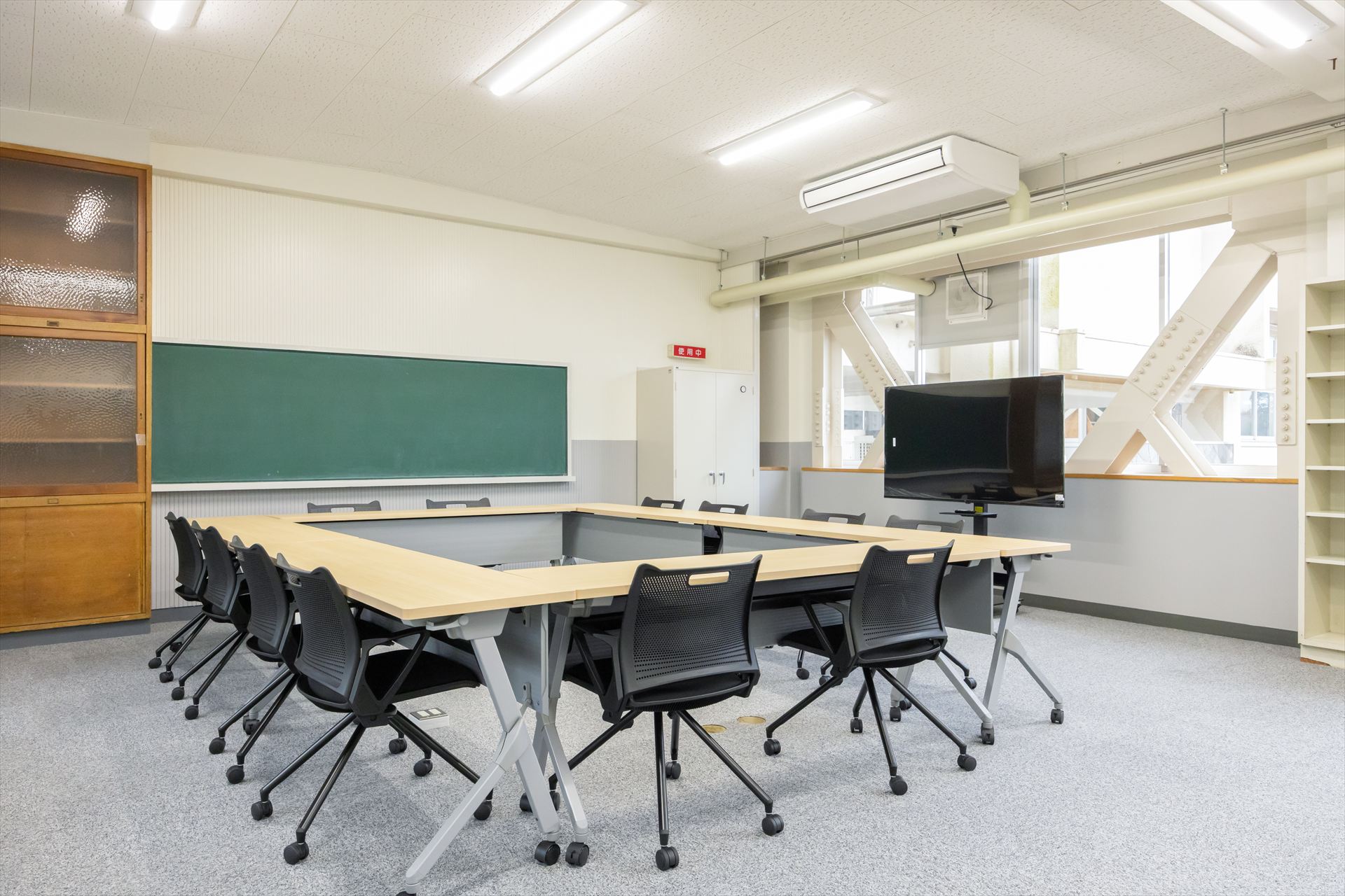 会議室の様子。株式会社ハイレゾ提供