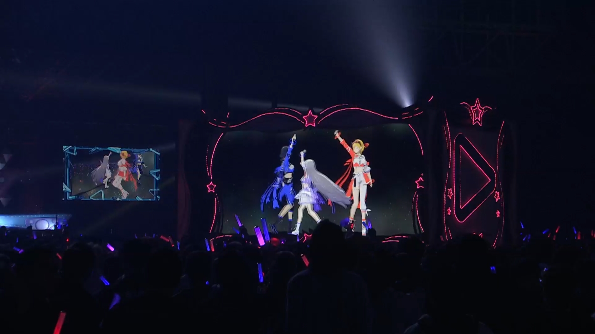 カエラ・コヴァルスキア、オーロ・クロニー、古石ビジュー