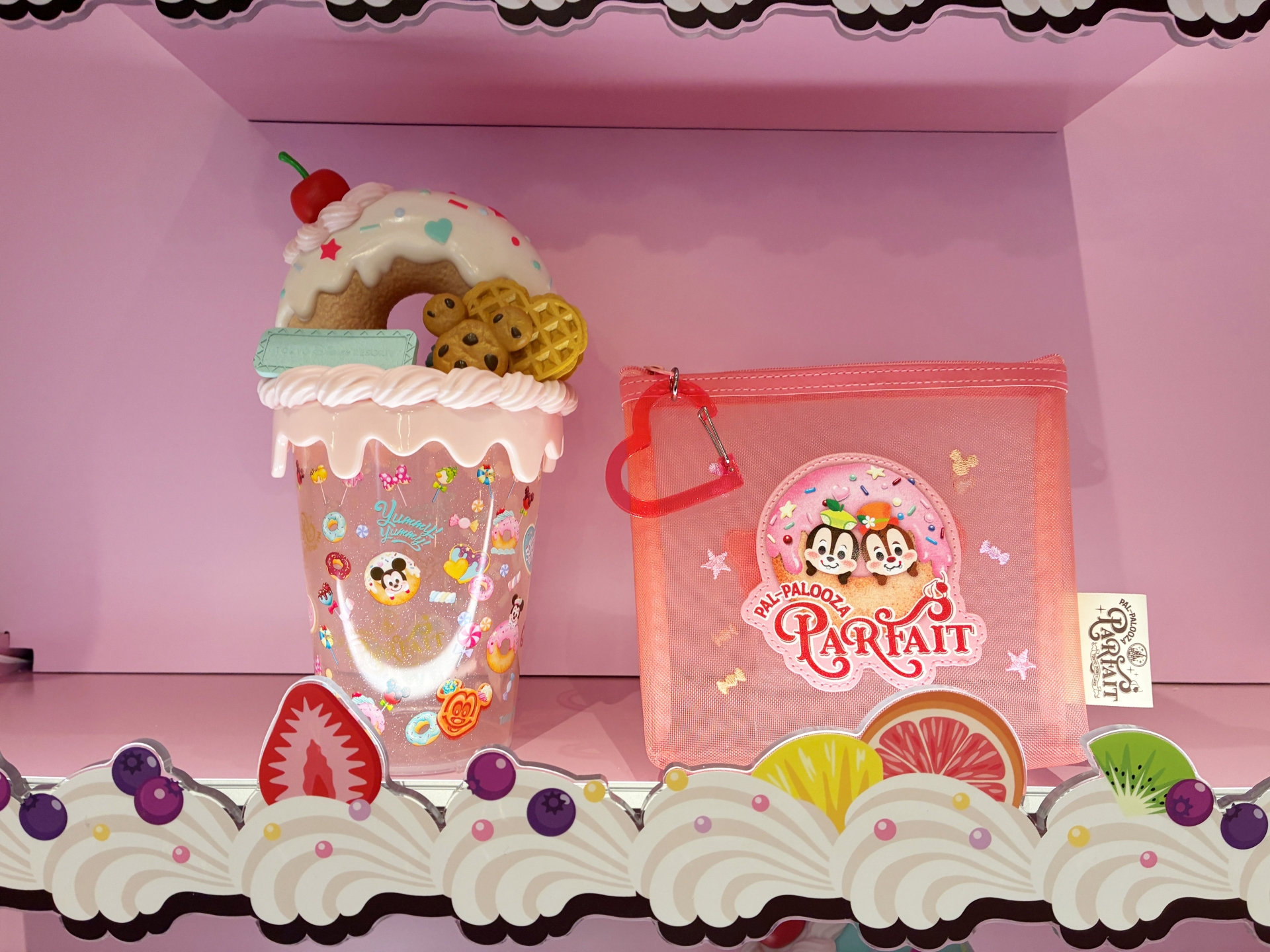 パフェカップとポーチ