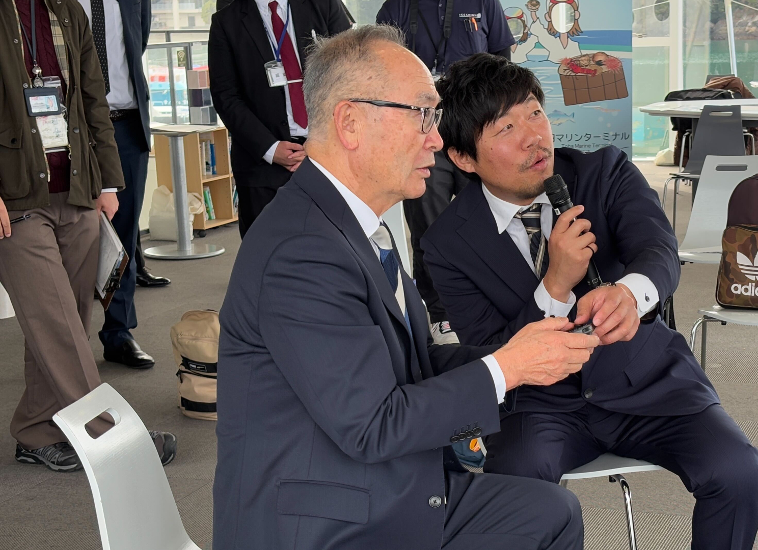 大勢の関係者に見守られながらのプレイとなった