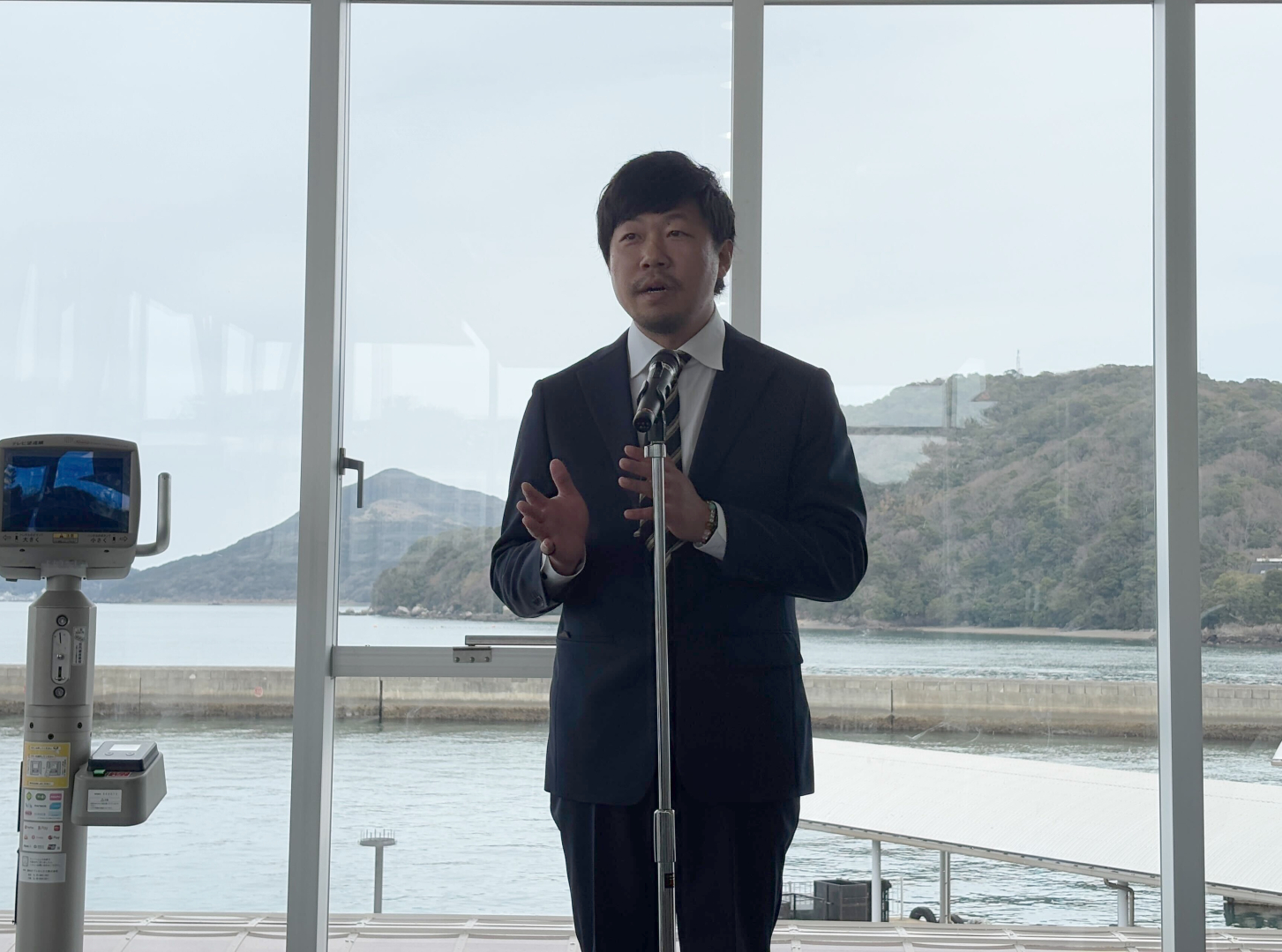 神島をゲームの舞台に選んだ理由として、全国に数ある人魚の言い伝えの中から伊勢湾の人魚伝説が非常に面白い作品にできそうだと感じたことがきっかけだったという