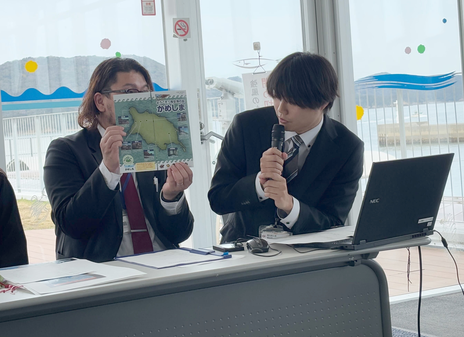 神島の観光スポットを紹介するマップが配布されている