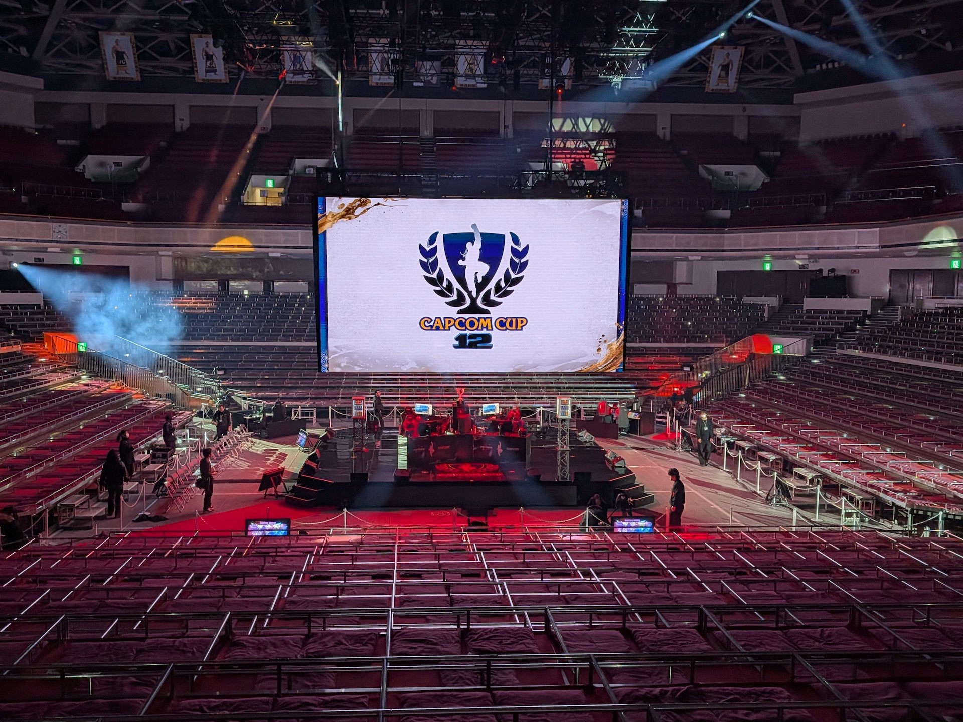開場前の会場の様子。今年は升席が増えており、代わりにステージ周辺のパイプ椅子によるアリーナ席がなくなった