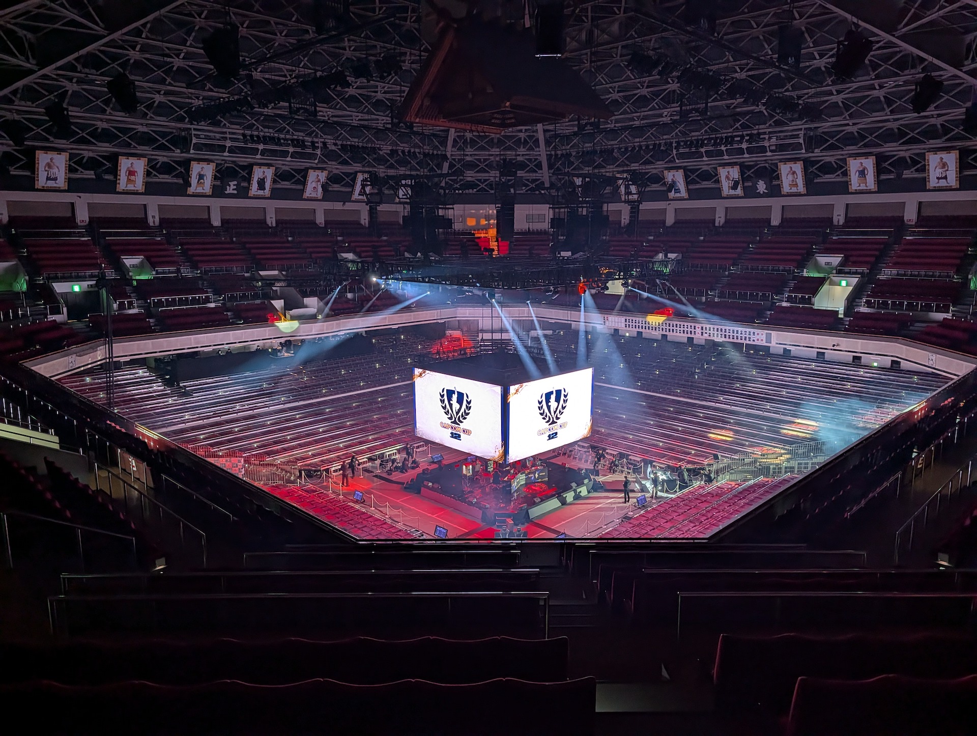 開場前の2階からのステージ全景