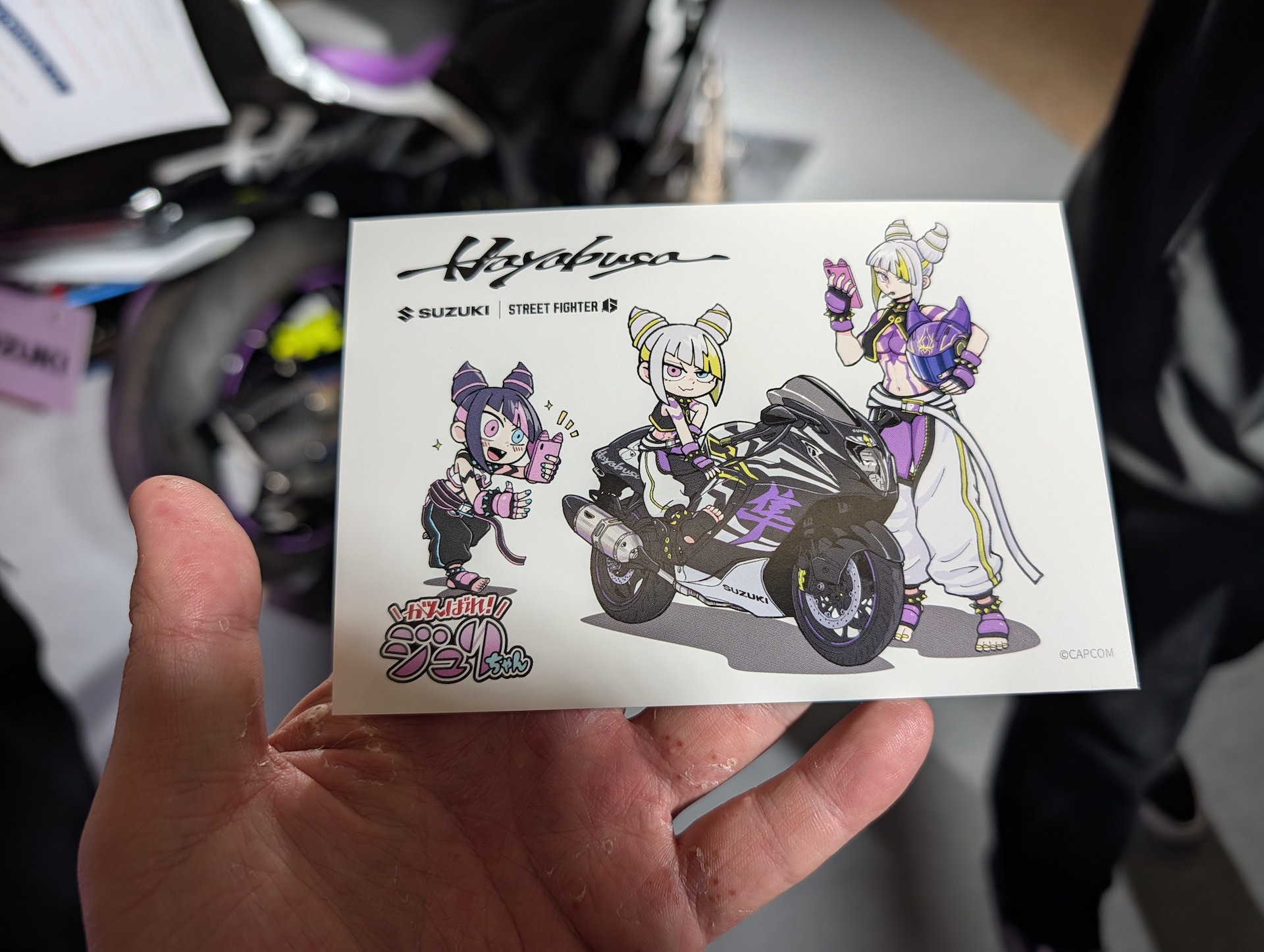 記念撮影するとオリジナルポストカードがプレゼントされる