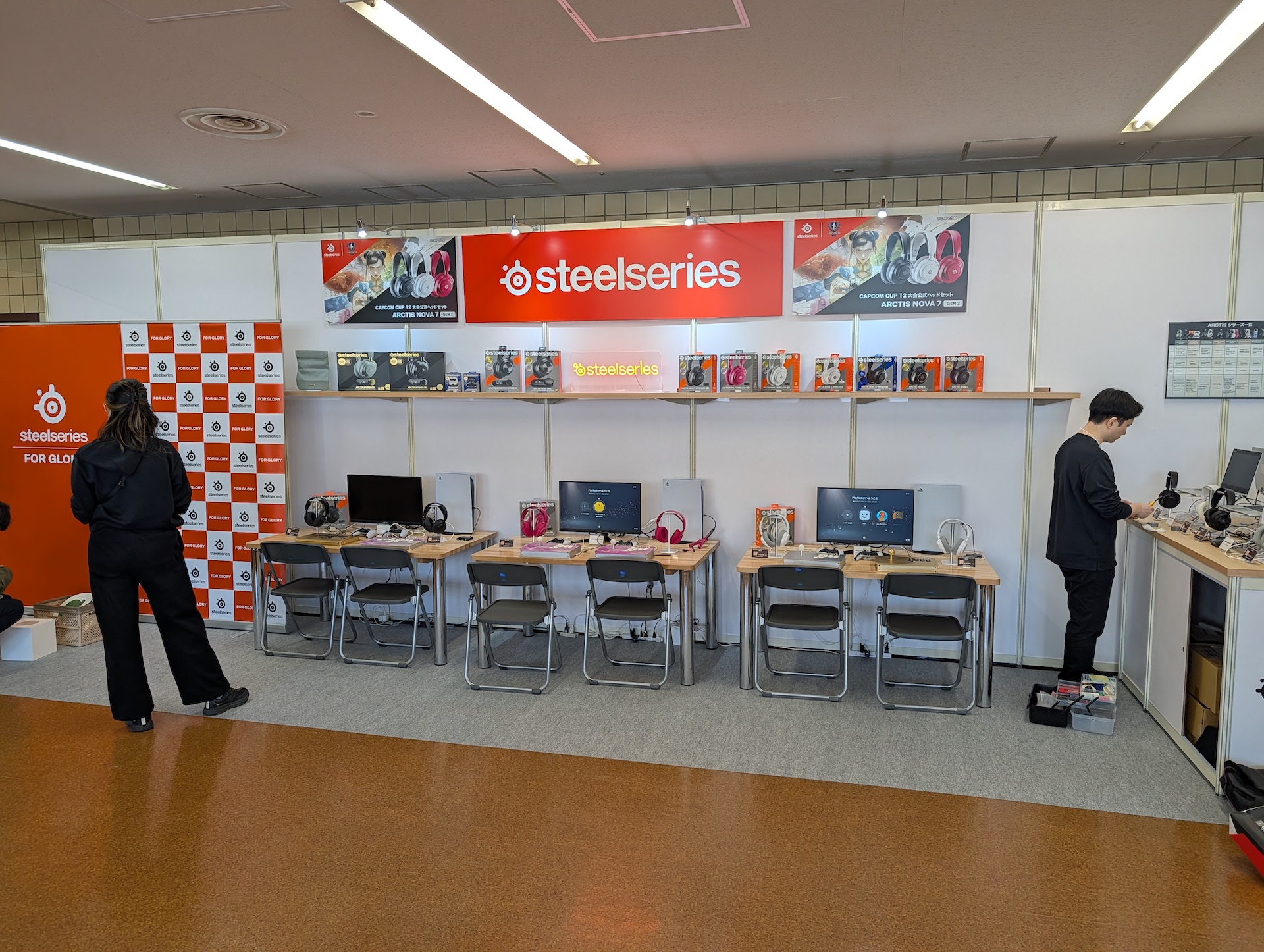 開場前のSteelseriesブース。3台の試遊環境を用意して、同社のヘッドセットの音質などが確認できる