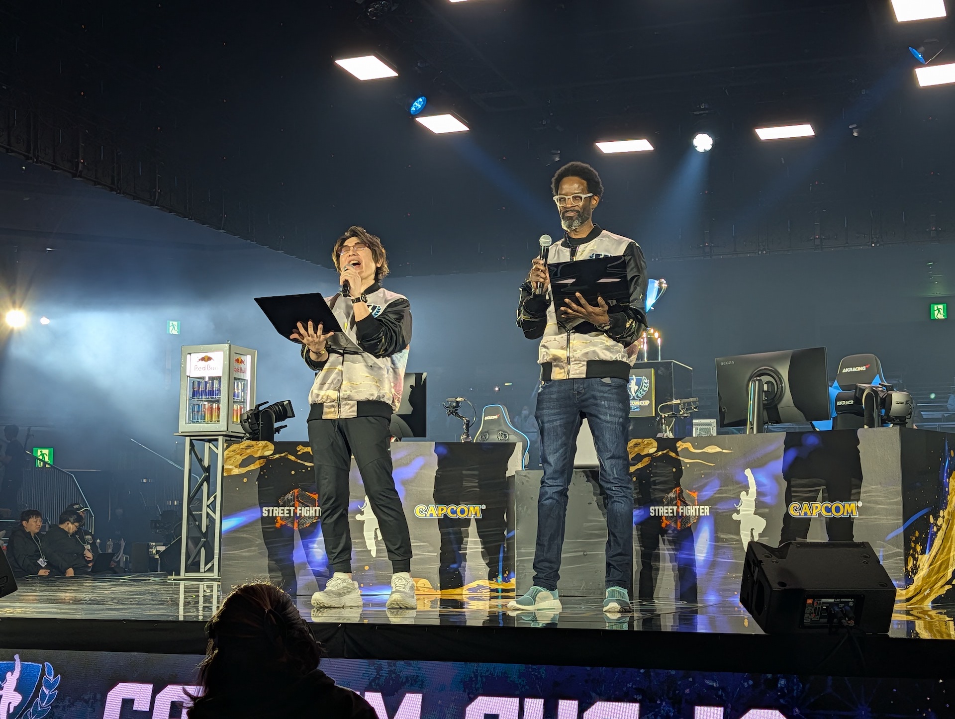 今年もステージのメインMCはアール氏とRYAN HART氏の2人が担当