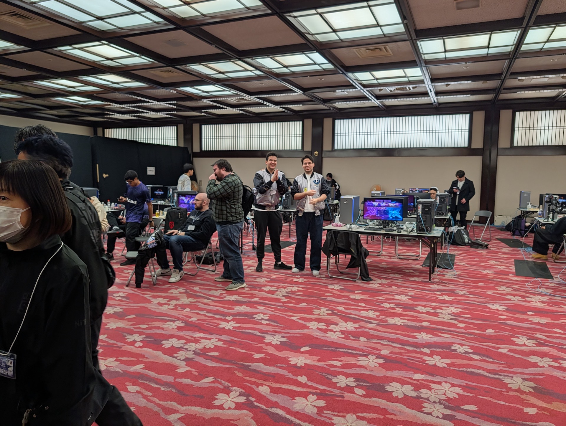 こちらを見てサービスでポーズを取ってくれる選手もいた