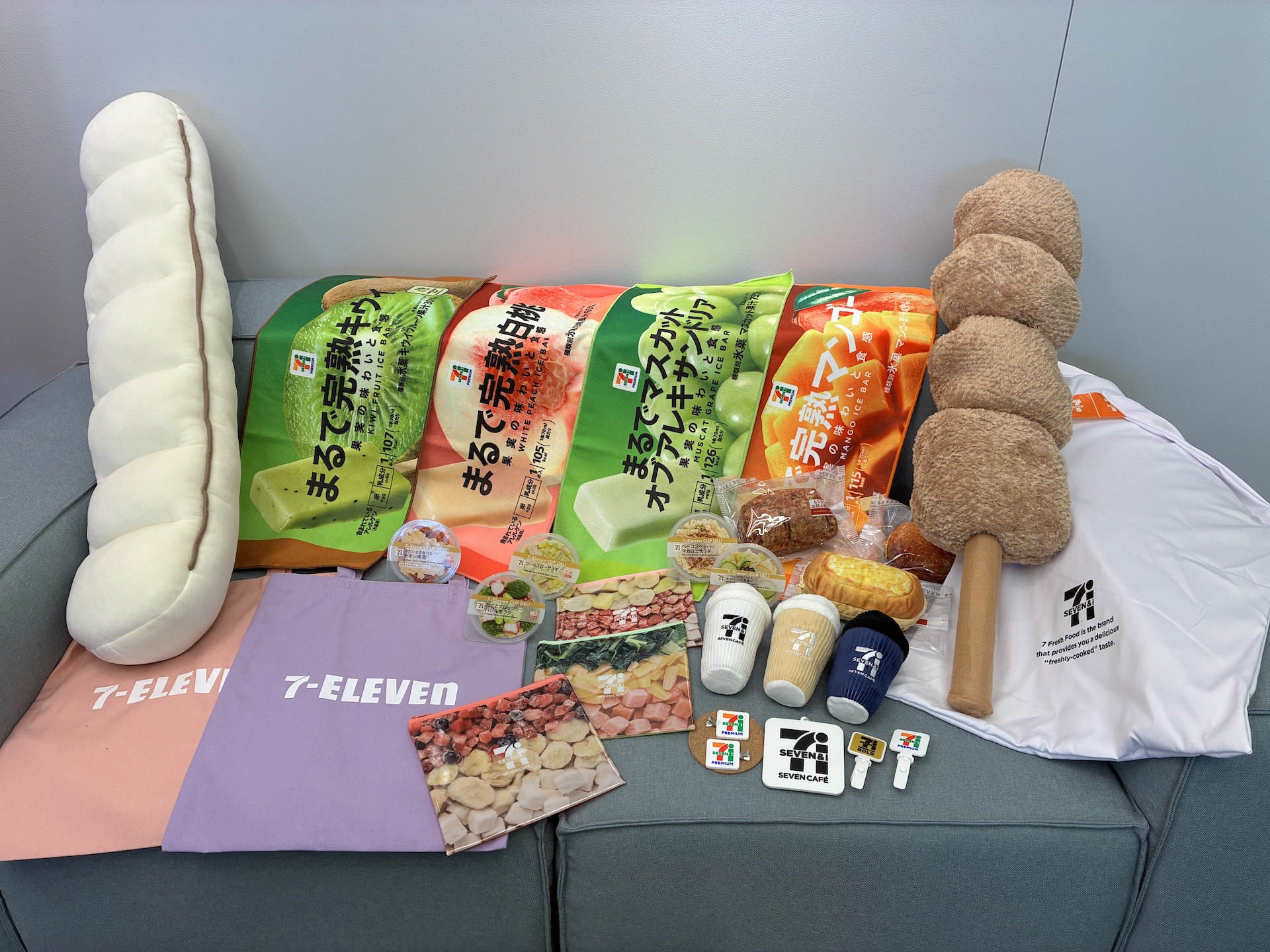 「セブン‐イレブン」の人気商品がデザインそのままでグッズ化