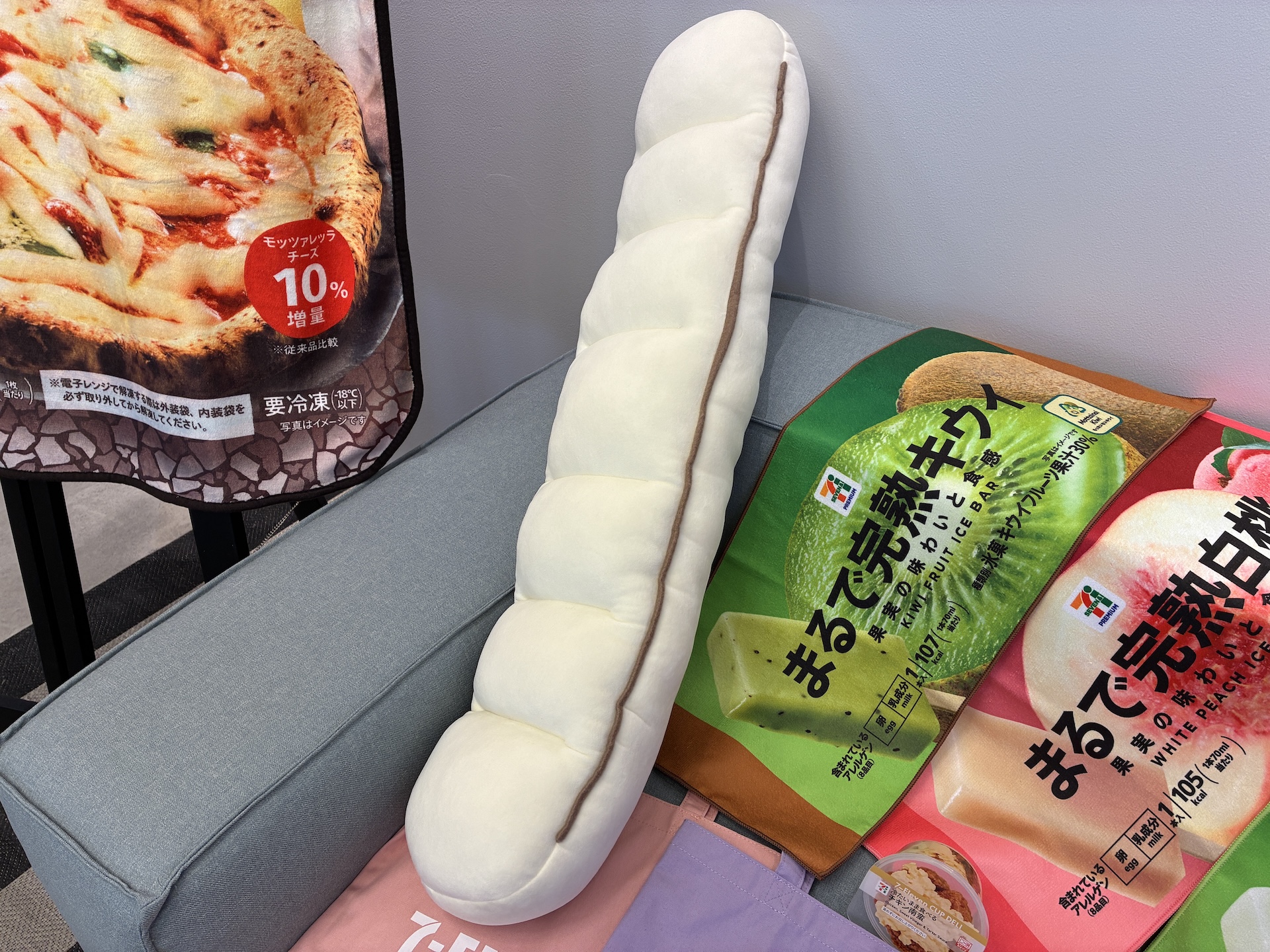 LAST賞には「ふんわりちぎりパン」の90cmのクッションが用意されている