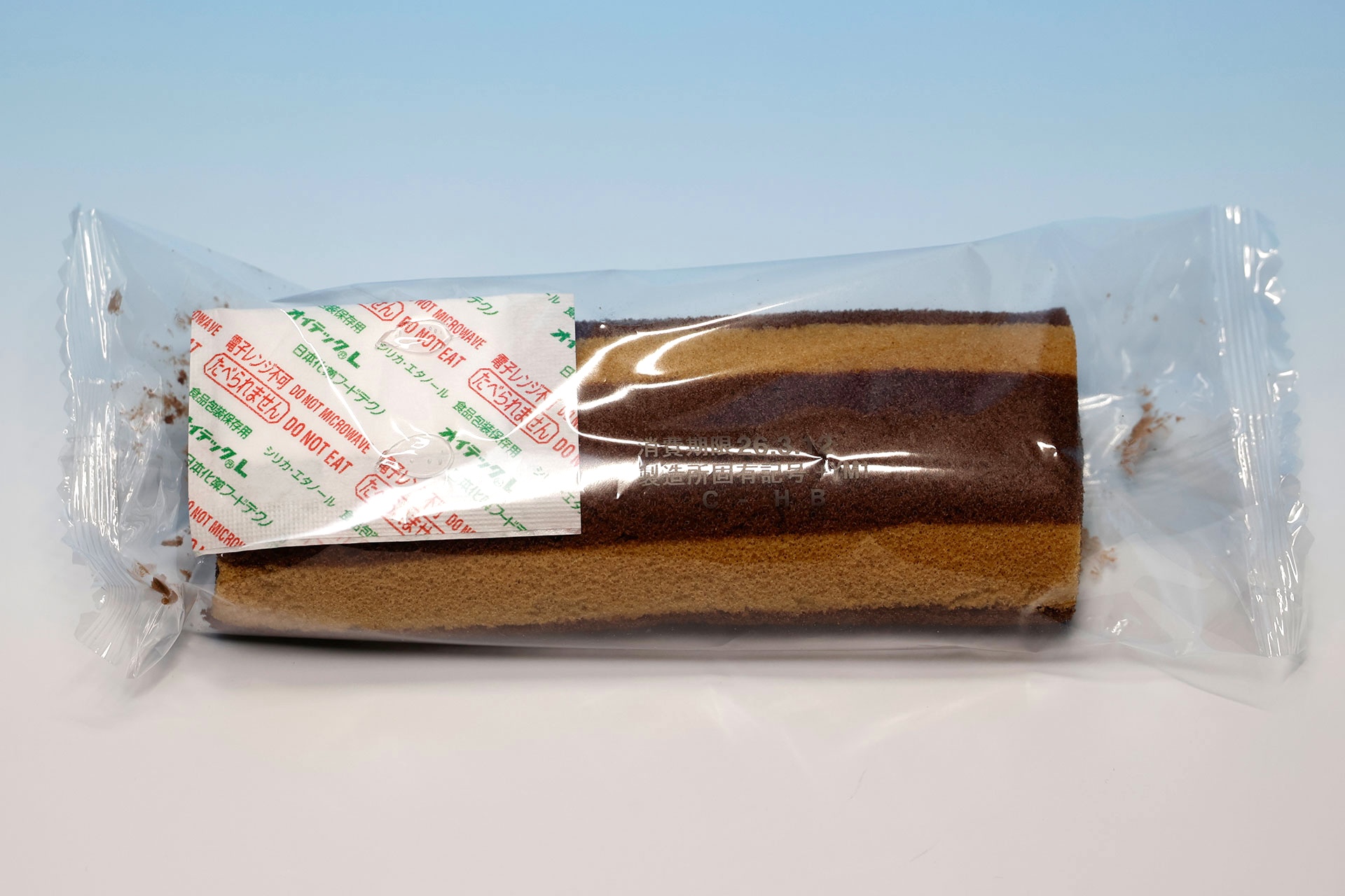 パッケージは実際に商品とは異なるが、こちらが「島トレチョコロールケーキ」だ