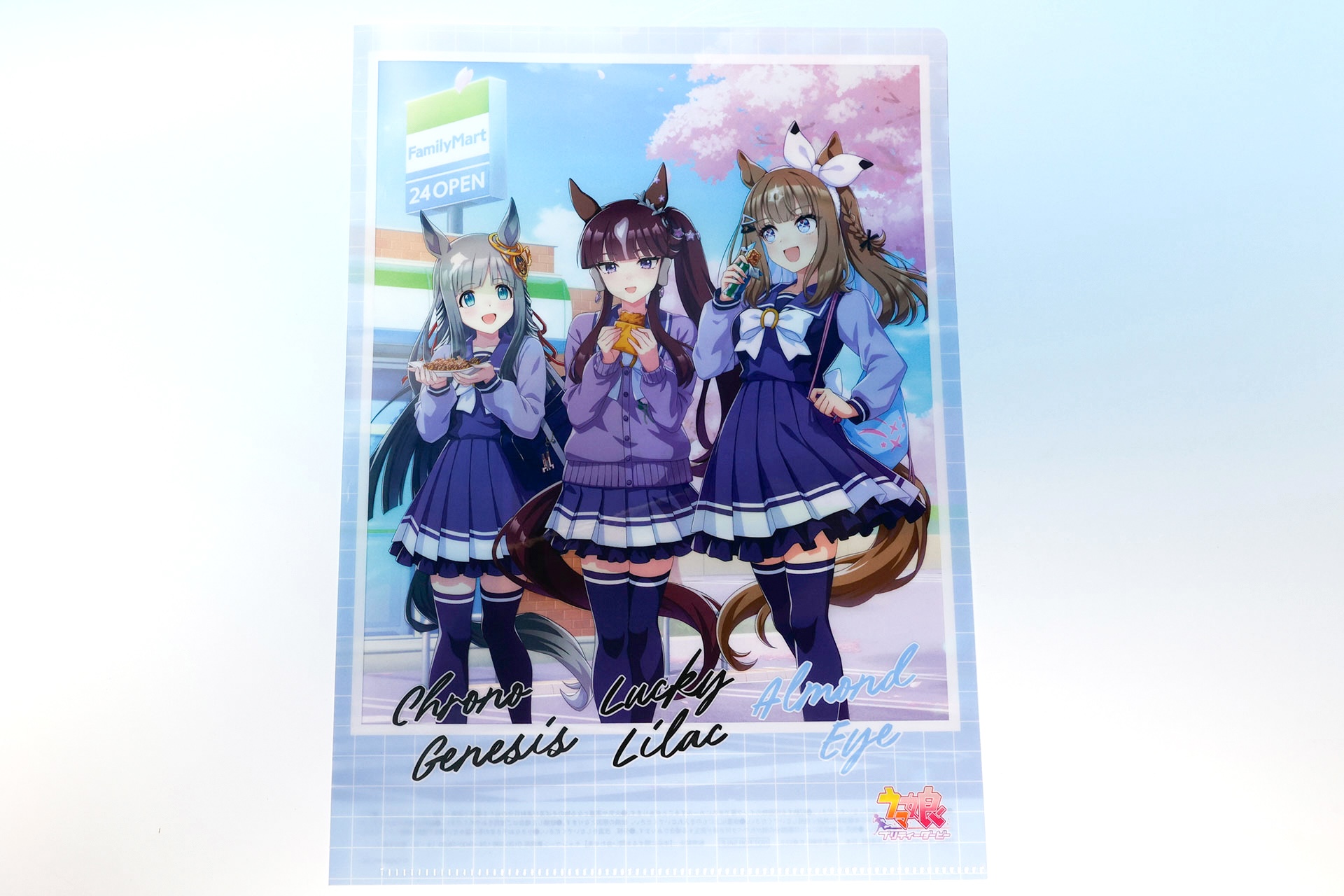 クロノジェネシスとラッキーライラック、アーモンドアイの3人が描かれている