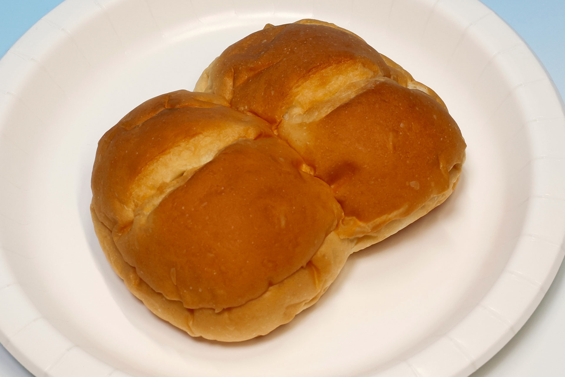 真ん中でふたつに割って食べることもできる。ただし、はちみつが垂れないように気を付けよう