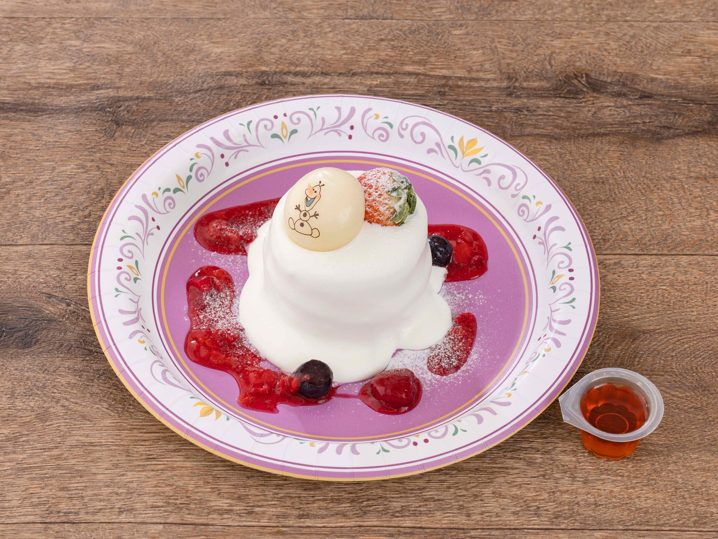 「ベリーホイップパンケーキ、メイプルソース付き」1,580円