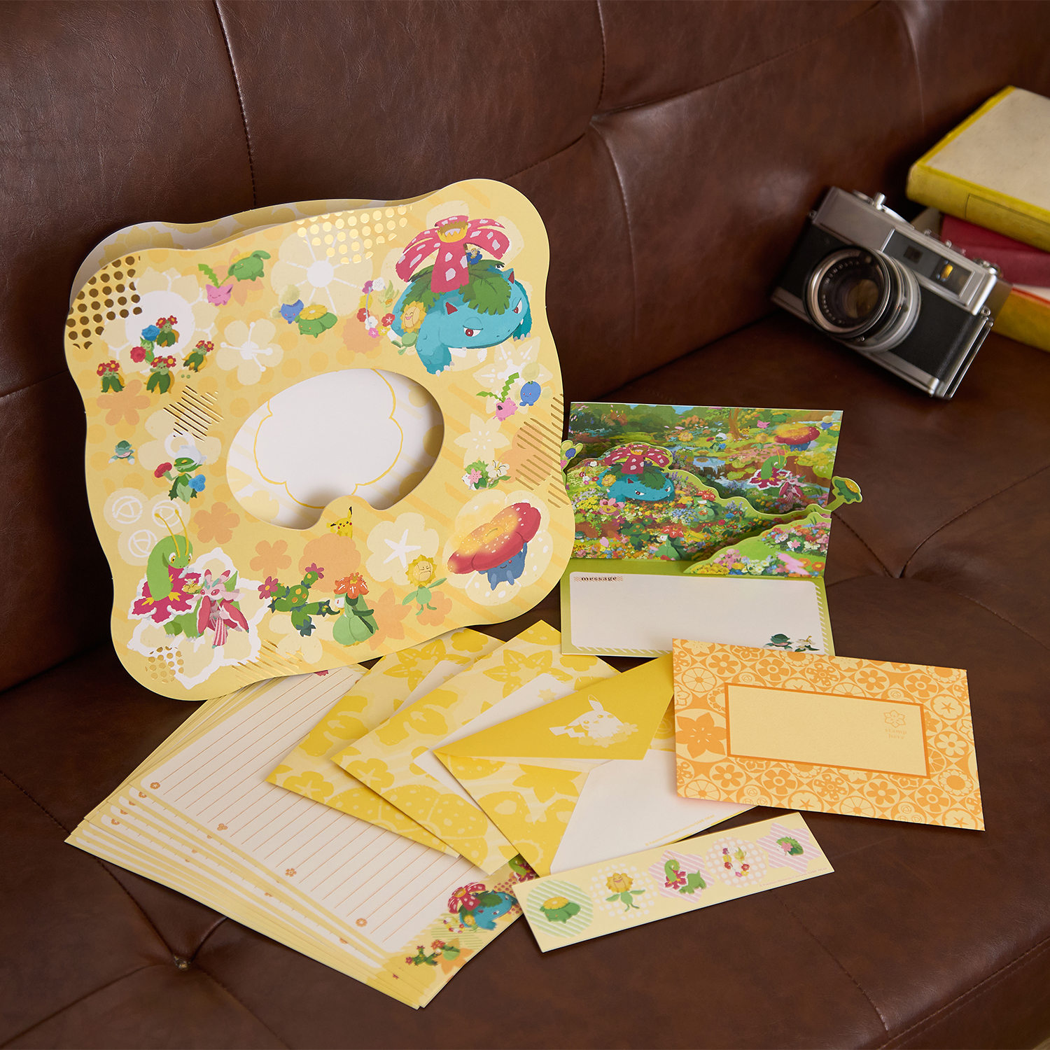 寄せ書き色紙 みだれざき 価格：1,870円、ポップアップメッセージカード みだれざき 価格：990円、レターセット みだれざき 価格：770円