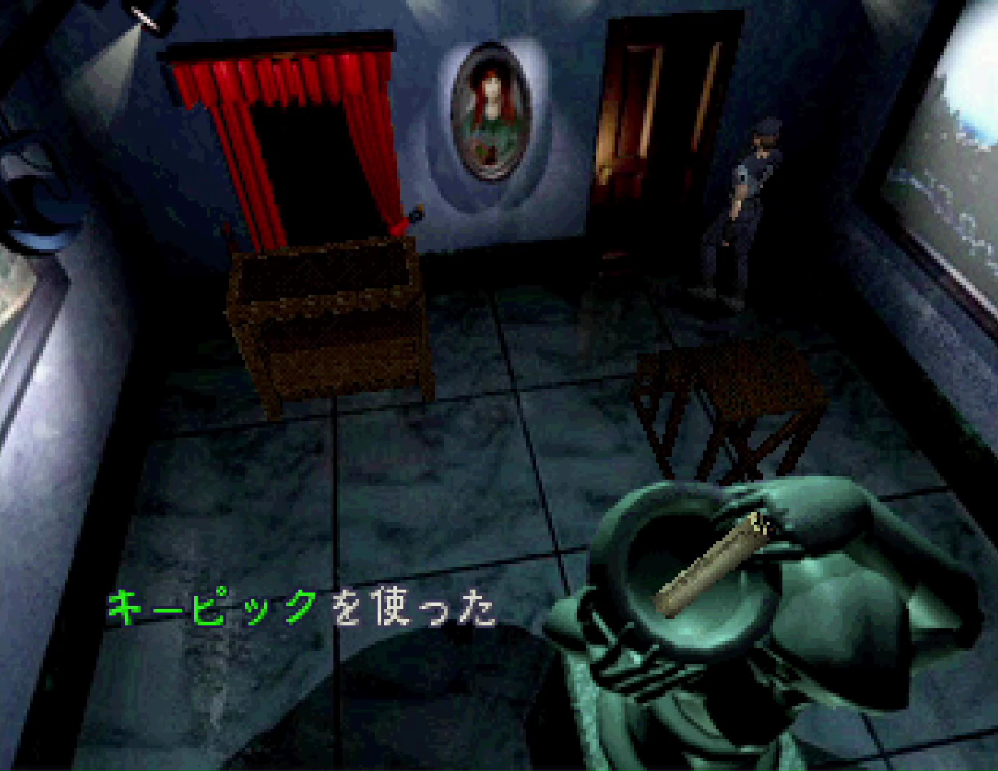 ジルがキーピックでカギを開けて進めるところも、クリスだとわざわざカギを探して進まなくてはならない