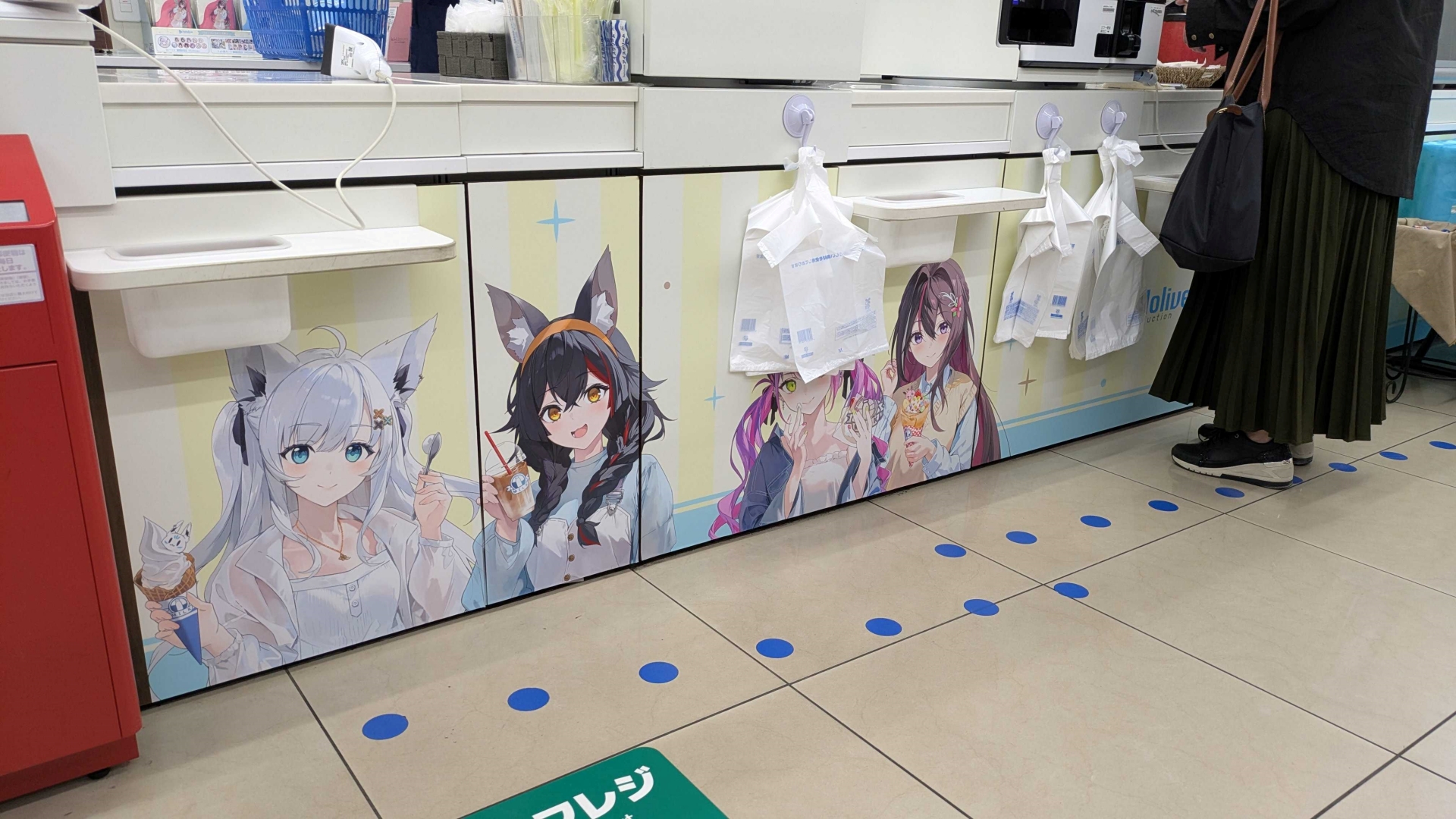 店内の至る所に装飾が施されている。特大サイズでイラストを楽しめるのが非常にうれしい