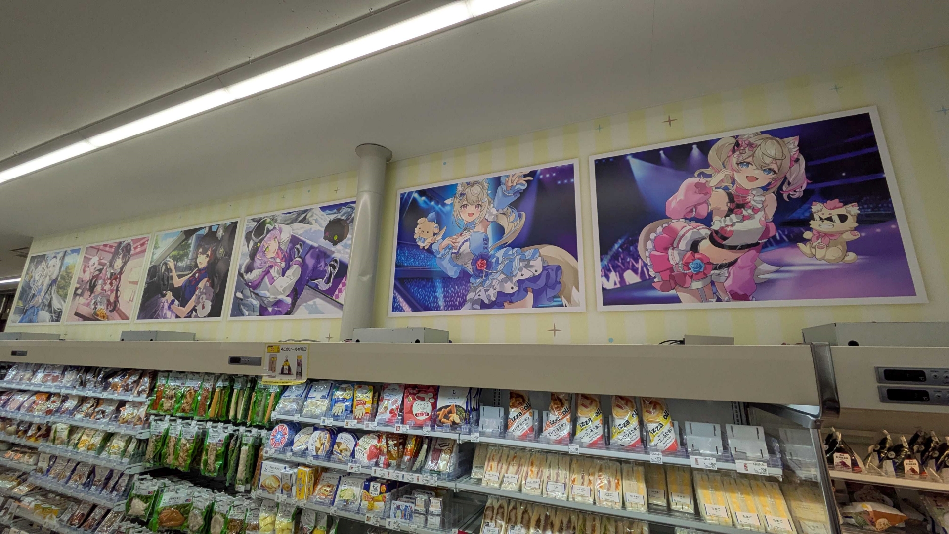 店内の「My Future衣装」モチーフの装飾は、3月19日にホロメンのサイン入りのものに差し替えられる予定だという