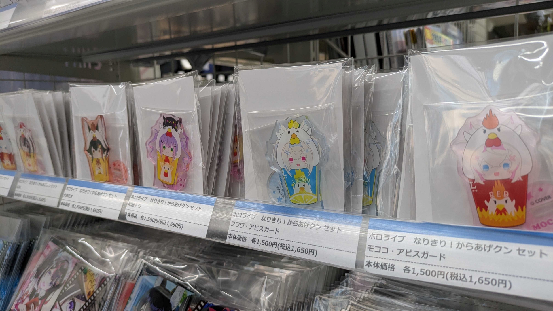 「なりきり！からあげクンセット」、「アクリルスマホスタンド」、「ビッグタオル」の先行販売が行われており、「ビッグタオル」はトワ様のものが展示されている