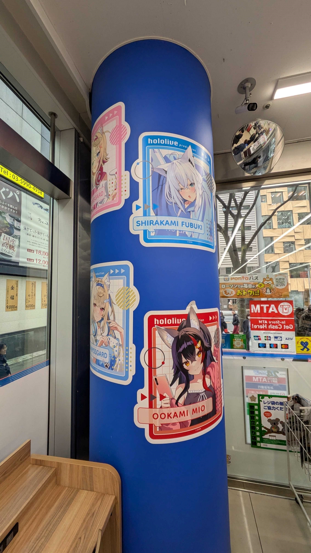 店内の至る所に装飾が施されている。特大サイズでイラストを楽しめるのが非常にうれしい