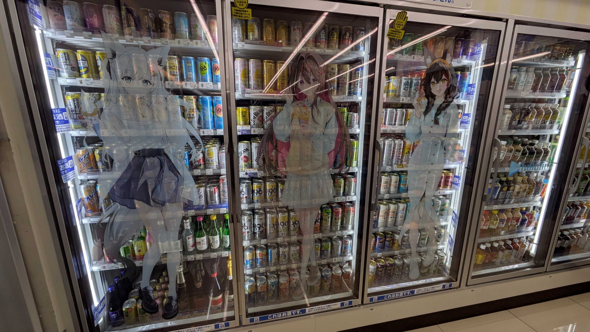 店内の至る所に装飾が施されている。特大サイズでイラストを楽しめるのが非常にうれしい