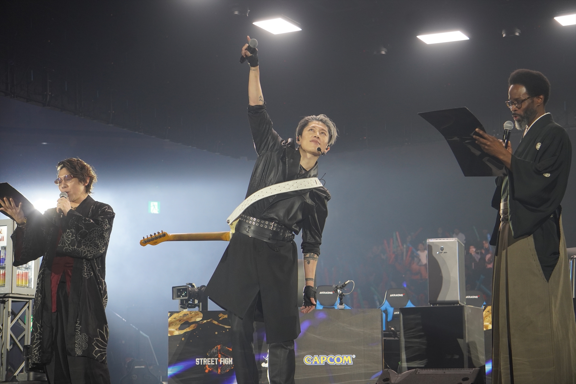 オープニングでは、世界的ギタリストであるMIYAVIさんがオープニングライブを行なった。リュウとガイルのテーマアレンジを演奏し、会場を沸かせた