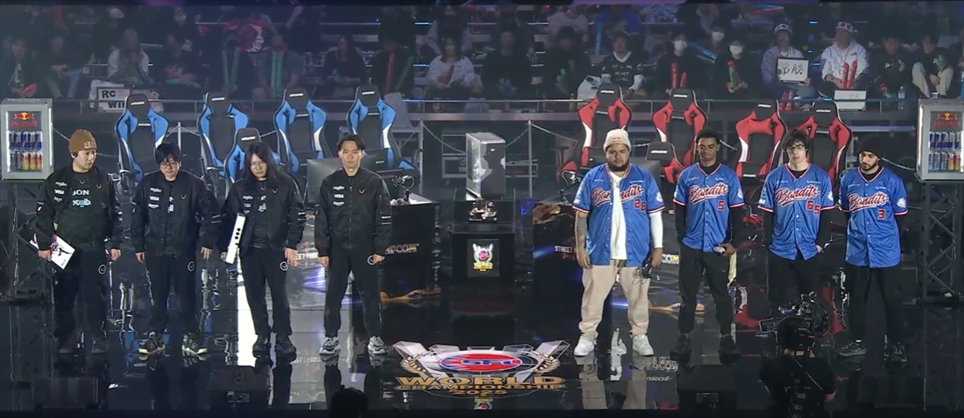 決勝を争った両チーム。2人のエドを軸に国内リーグを勝ち上がってきた「REJECT」と、MenaRD選手が大将を張り続けチームを牽引してきた「Bandits」がぶつかった