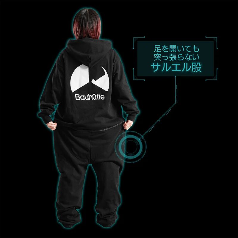 手首と足首にはフィット感のあるリブ生地を配置。オーバーサイズながらも、歩きやすさ・まくりやすさといった実用性を両立