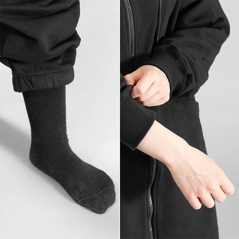 手首と足首にはフィット感のあるリブ生地を配置。オーバーサイズながらも、歩きやすさ・まくりやすさといった実用性を両立