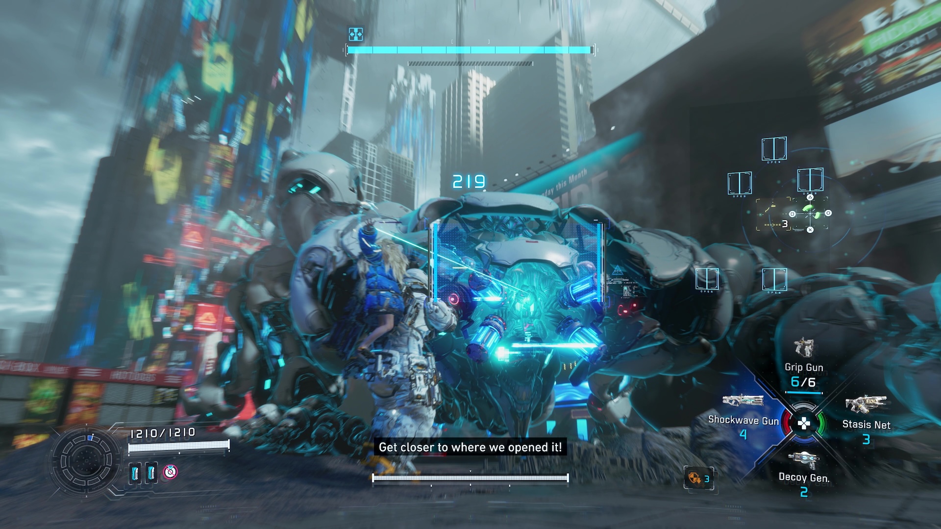 ハッキングに成功すると覆っていた装甲がオープンして内部メカが剥き出しになる