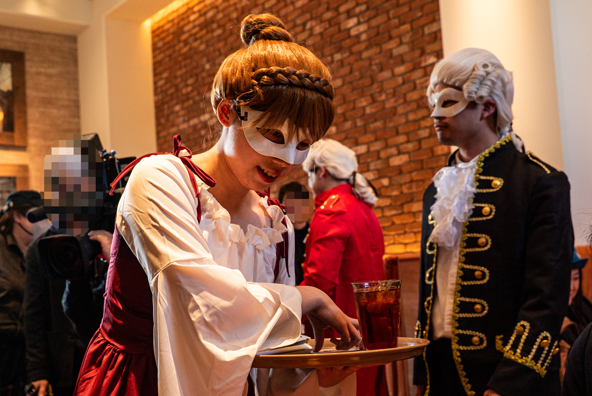 お嬢様自らが、ドリンクをサーブしてくれる！