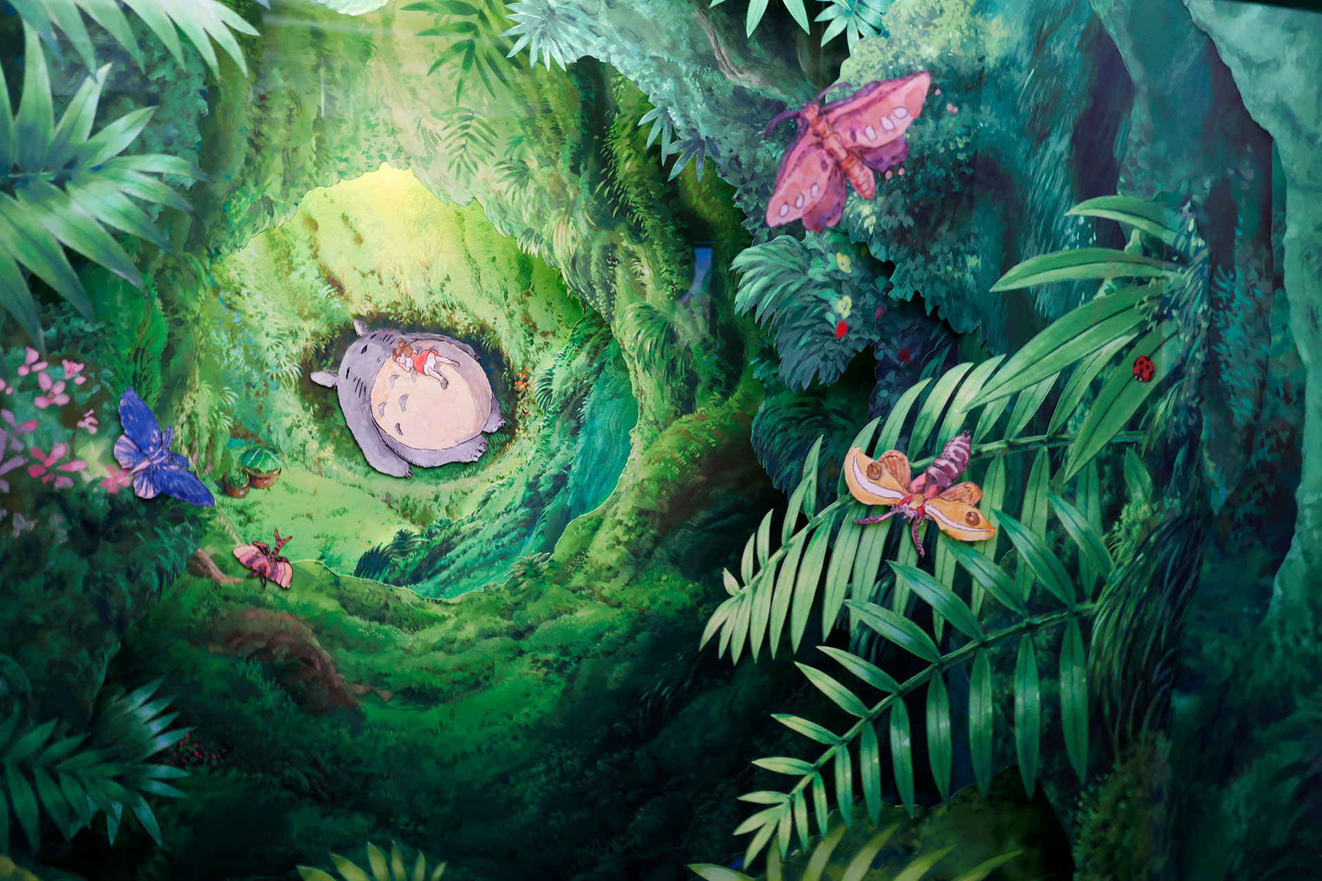 気持ちよさそうに眠っている