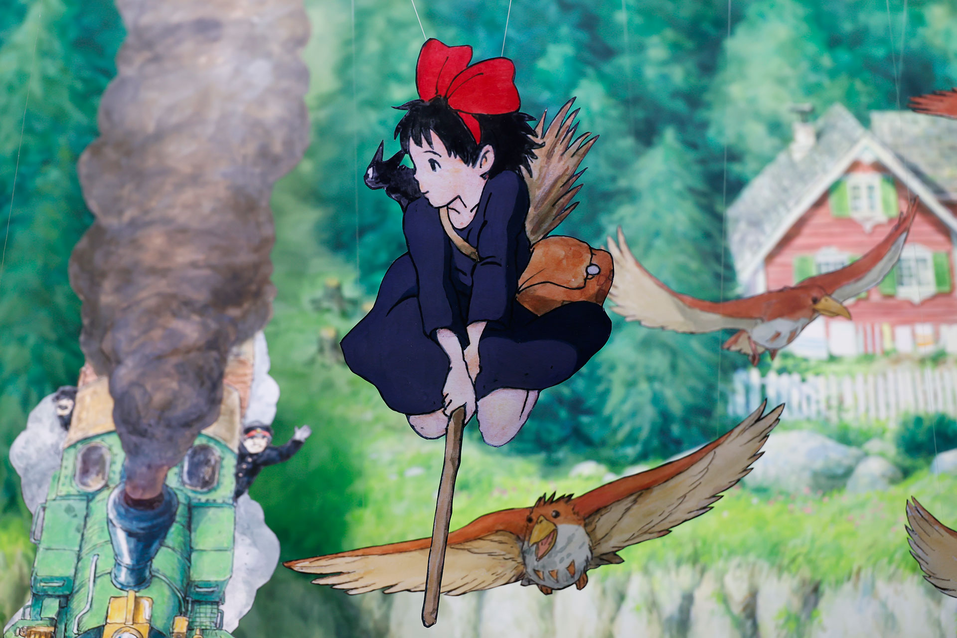 ピアノ線のようなものが見えるところも面白い