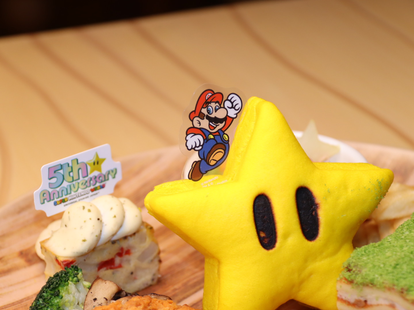 「スーパースター・アニバーサリープレート 〜マッシュルーム・ラザニア＆フライドチキン〜」