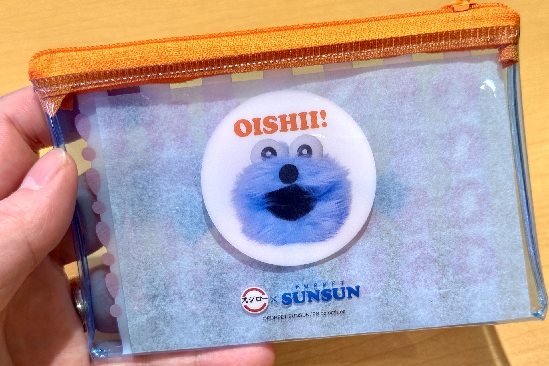 クリアポーチは全部で3種。スンスンらしいポップでカラフルなデザインとなっている