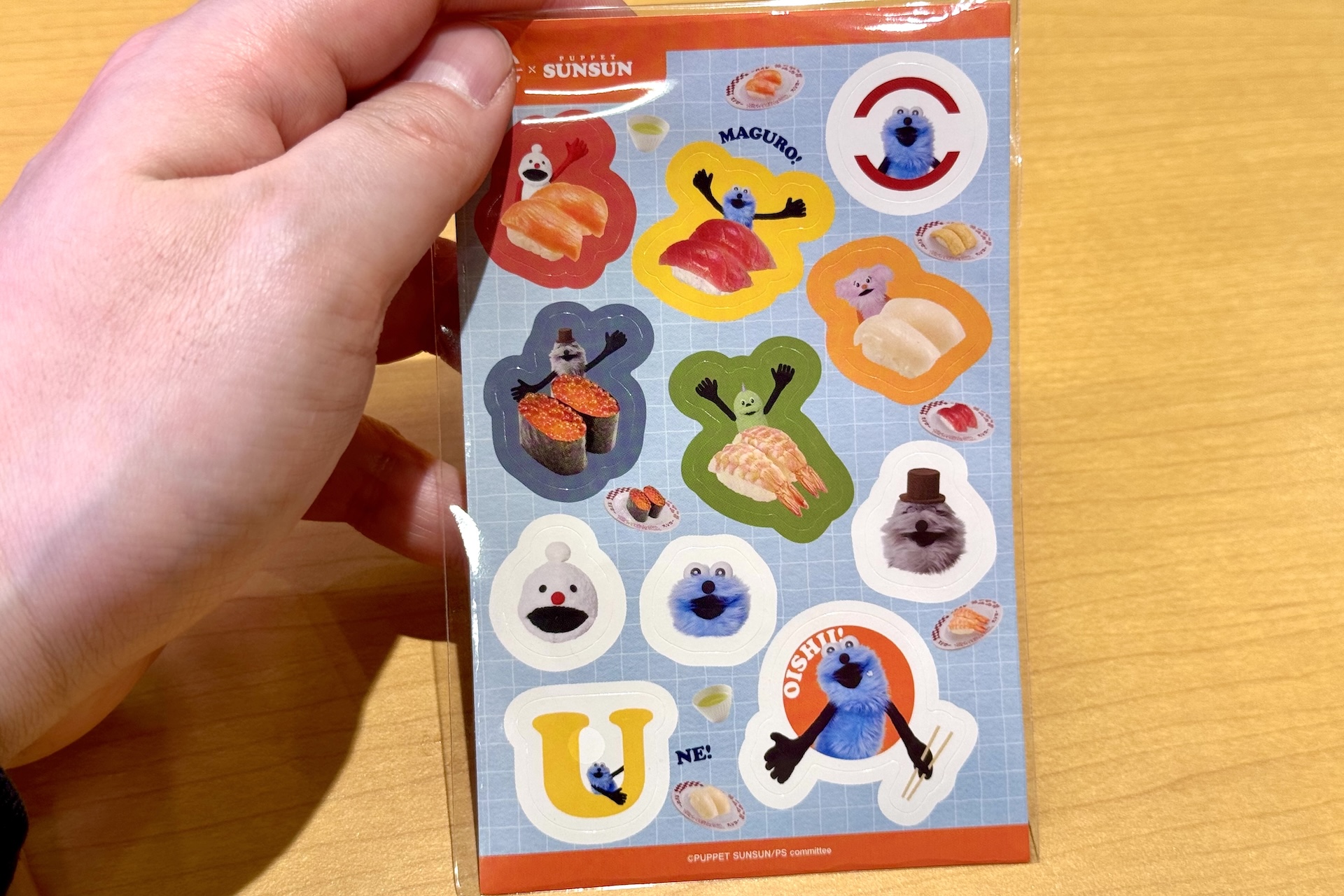 クリアポーチは全部で3種。スンスンらしいポップでカラフルなデザインとなっている