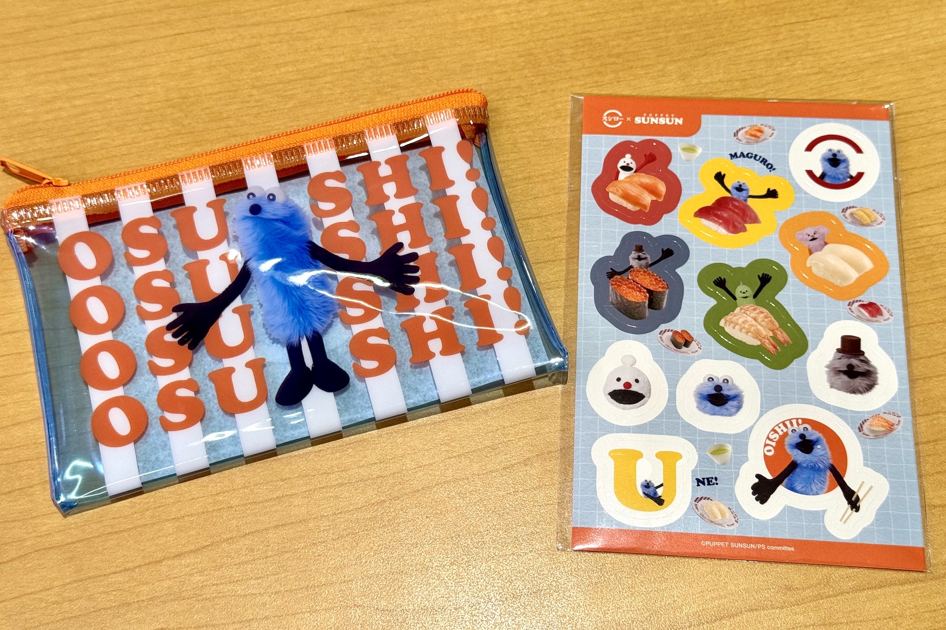 クリアポーチは全部で3種。スンスンらしいポップでカラフルなデザインとなっている